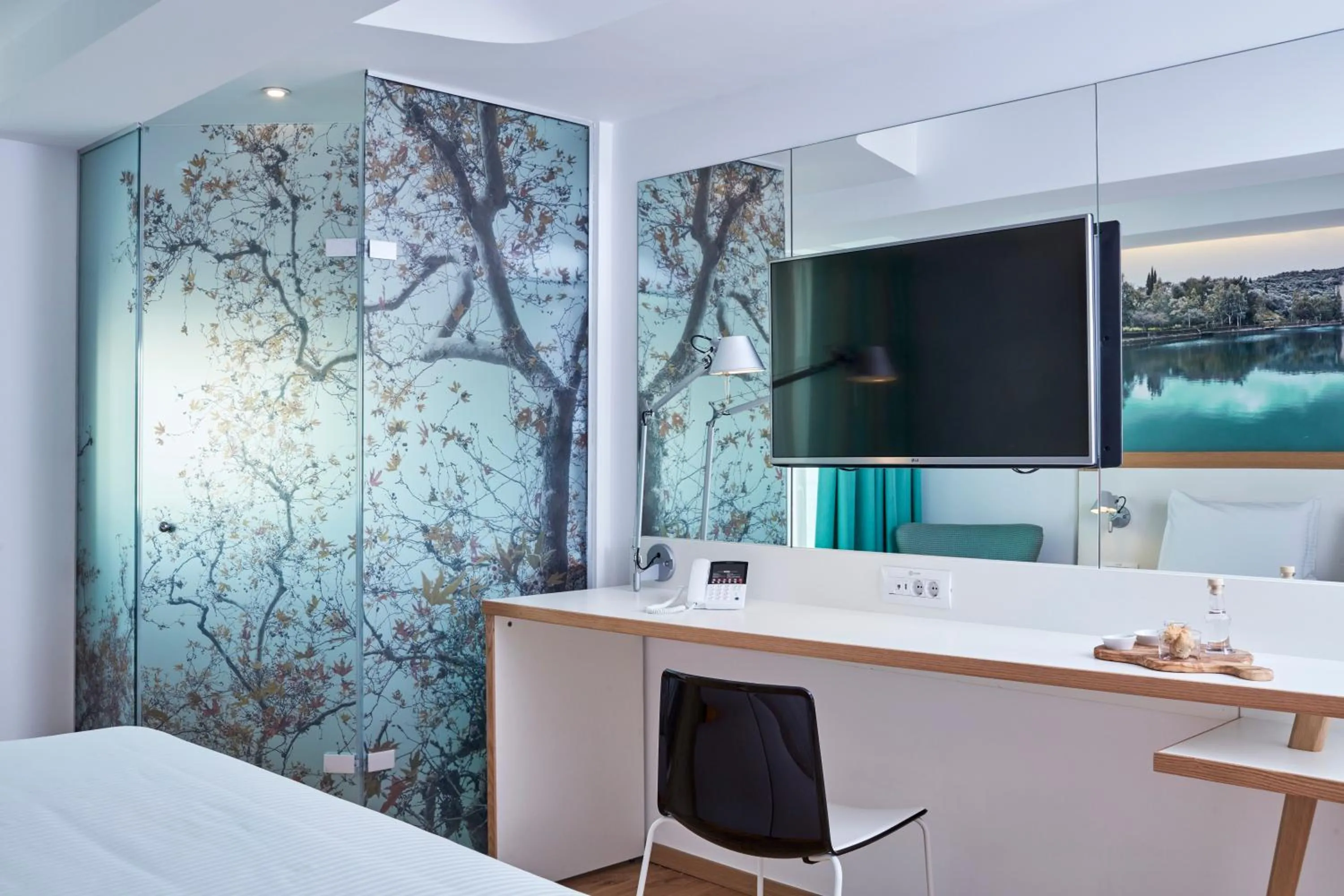 Shower, Bed in Olive Green Hotel