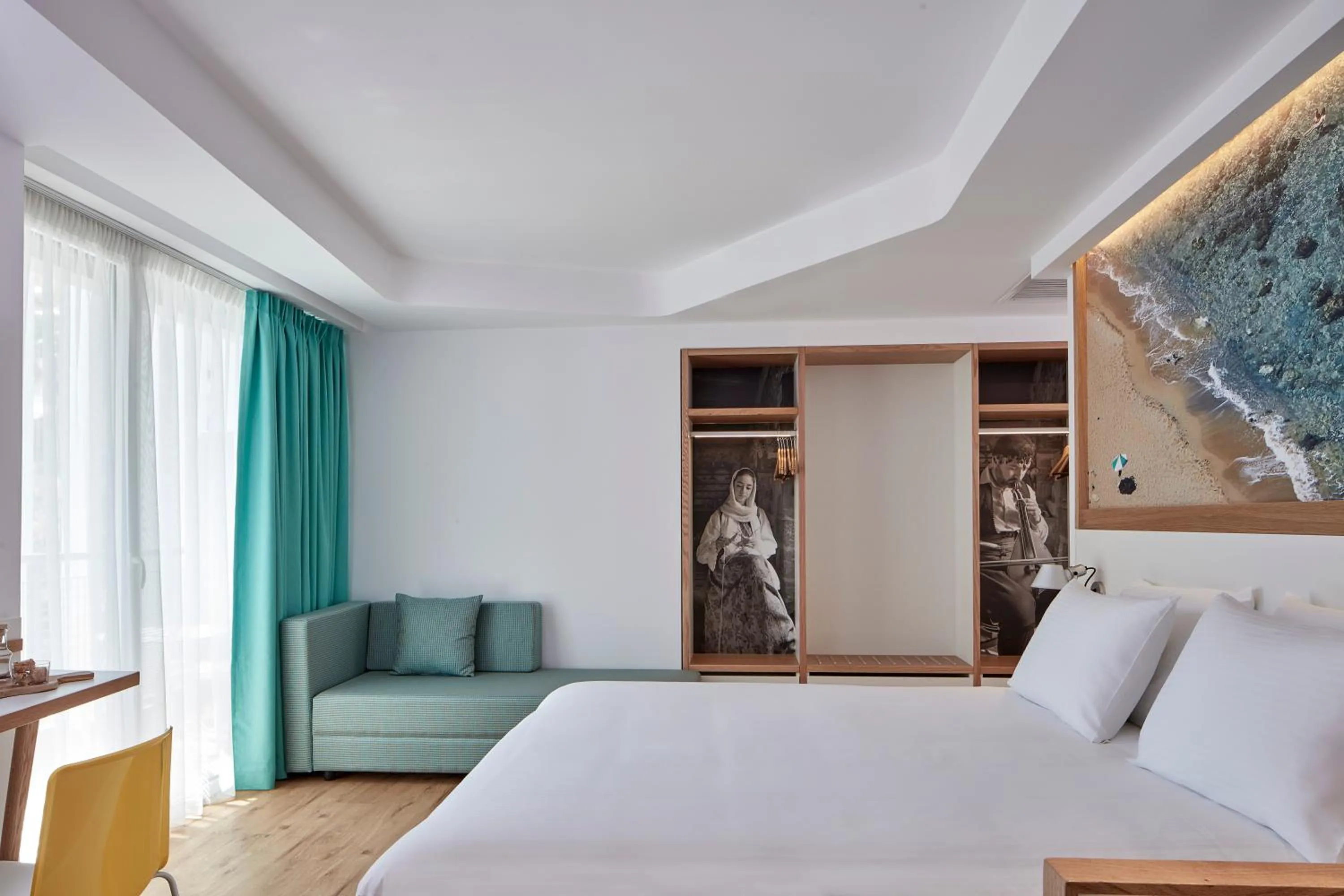 Living room, Bed in Olive Green Hotel