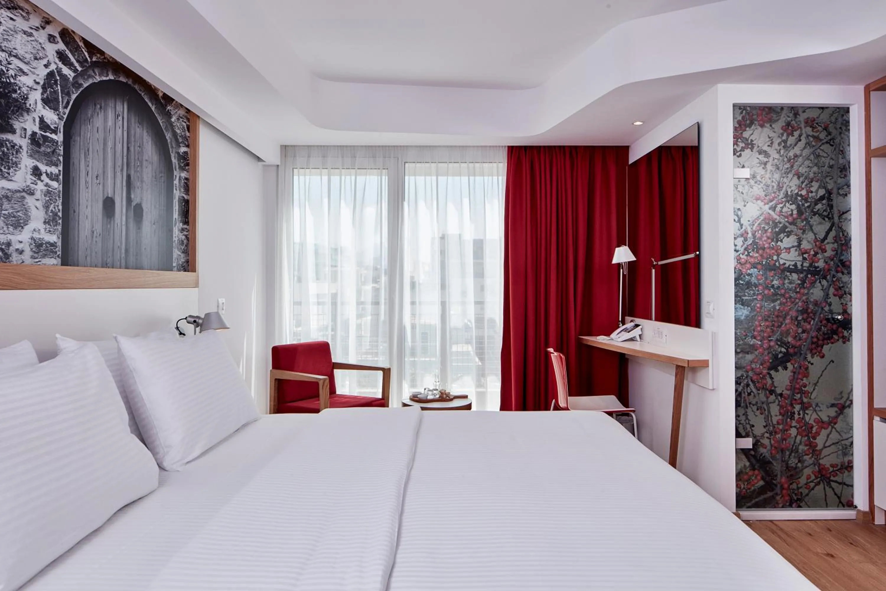 Shower, Bed in Olive Green Hotel