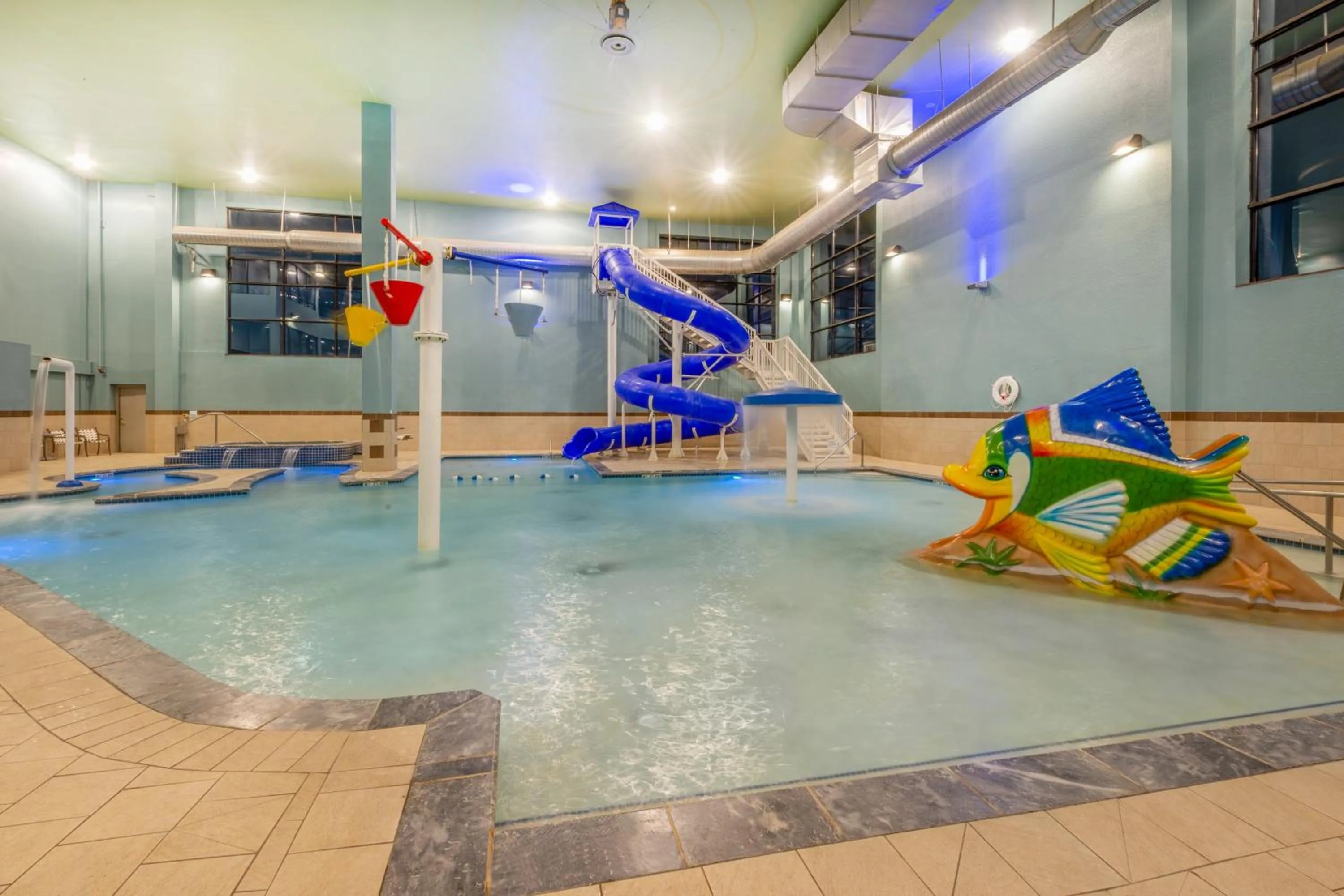 Swimming pool in Holiday Inn Express Hotel & Suites Erie an IHG Hotel