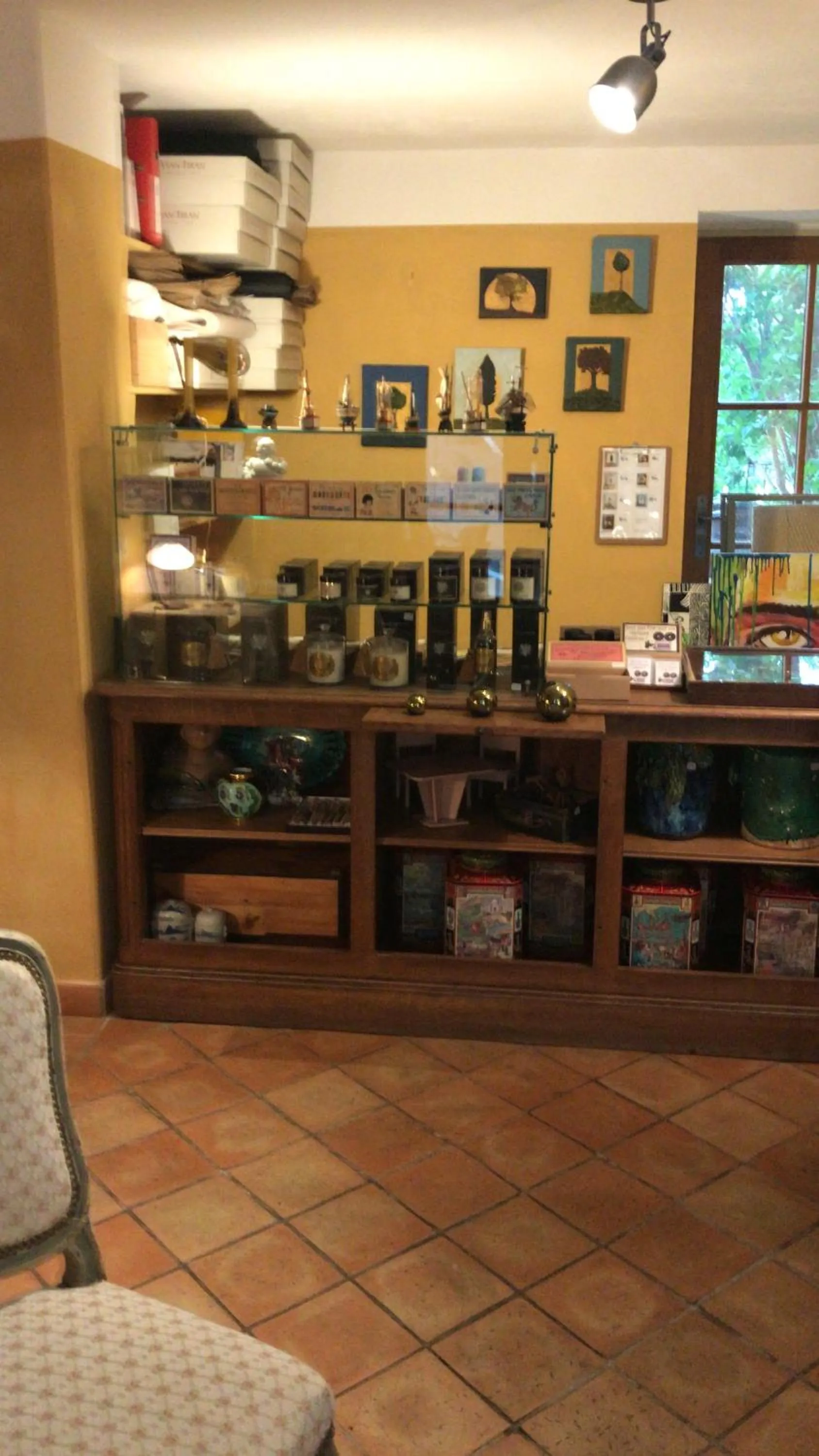 On-site shops in Hôtel Particulier des Lumières