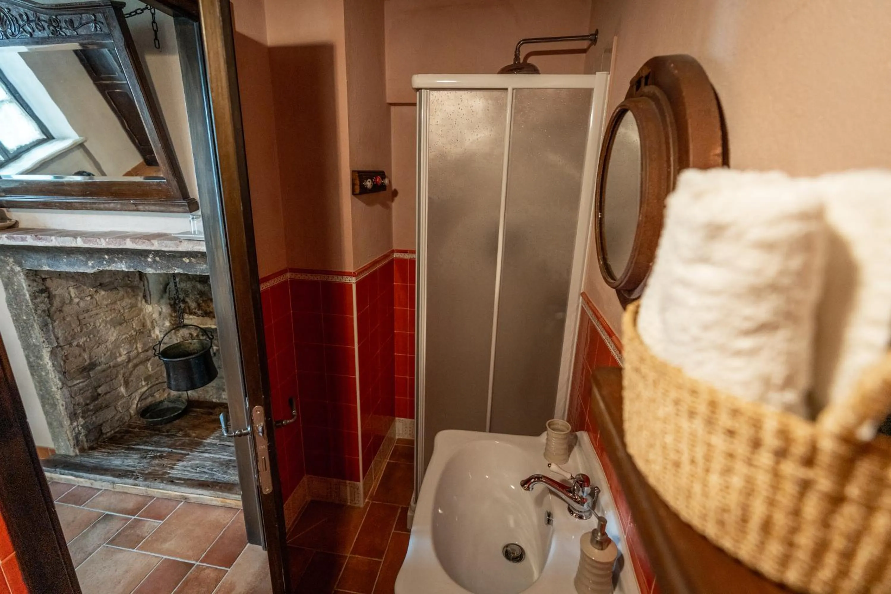 Bathroom in Gilda e i suoi amici