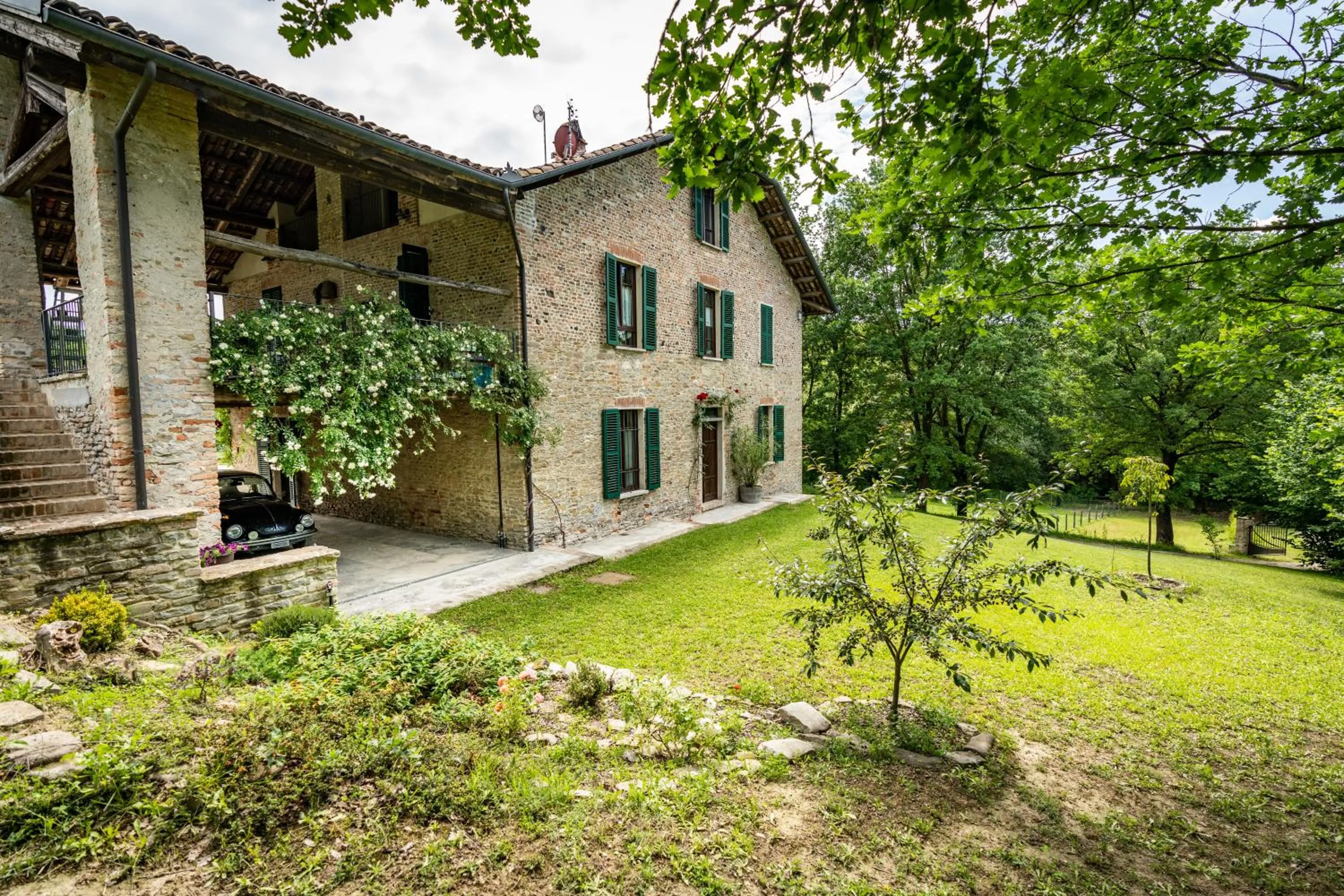Property building in Gilda e i suoi amici