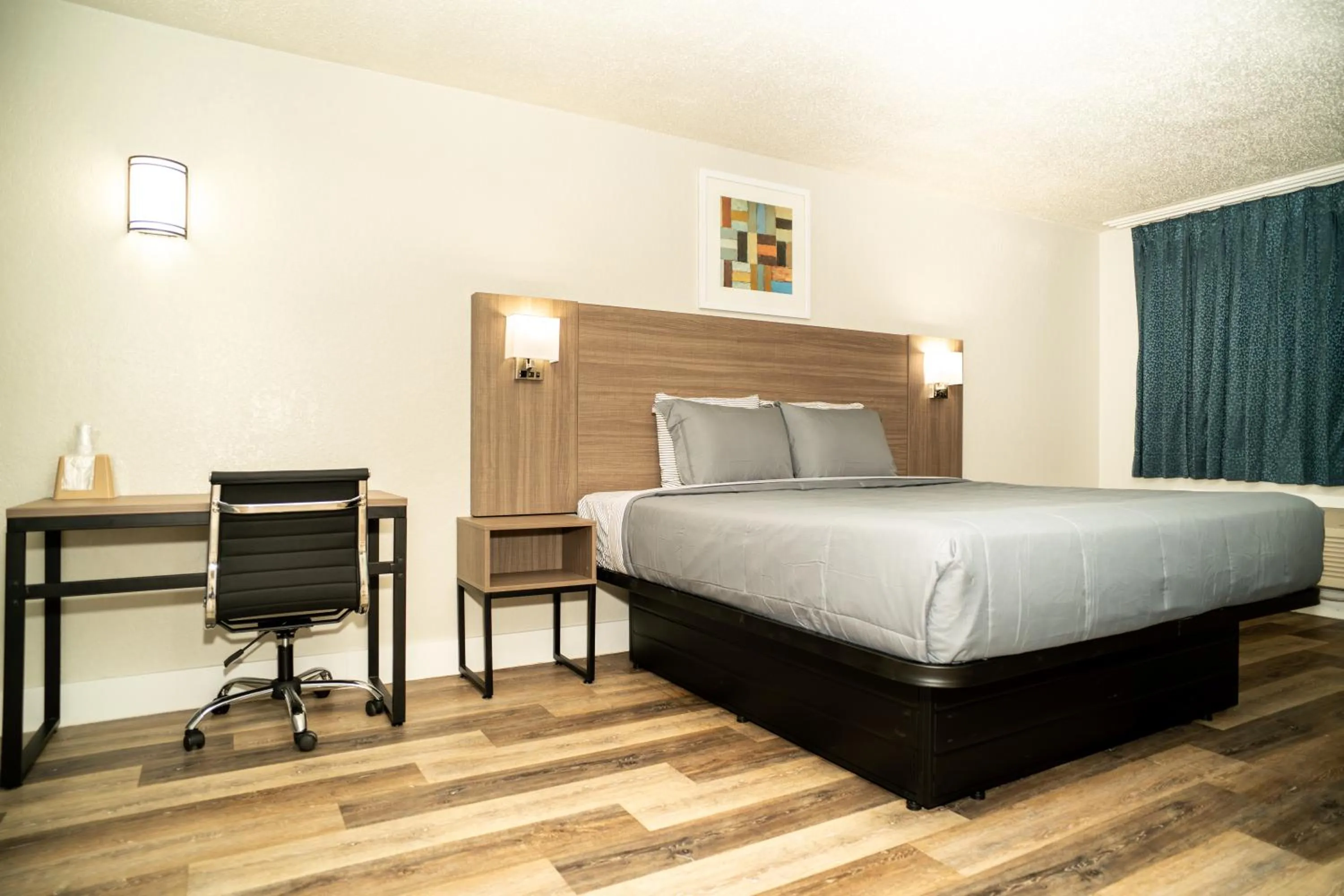 Bed in Rodeway Inn Near Ybor City - Casino