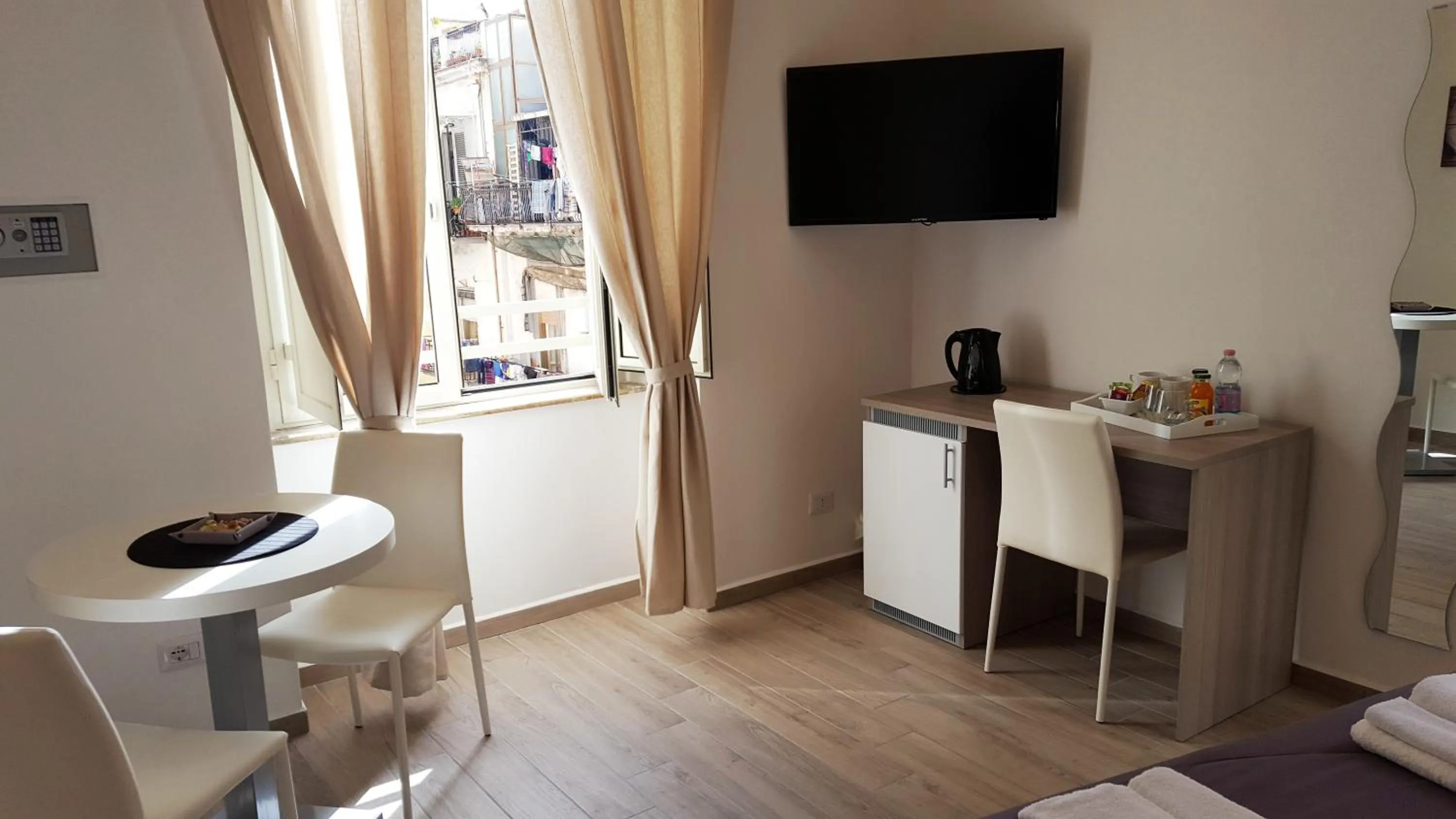 Photo of the whole room in B&B Funikuli Funikula