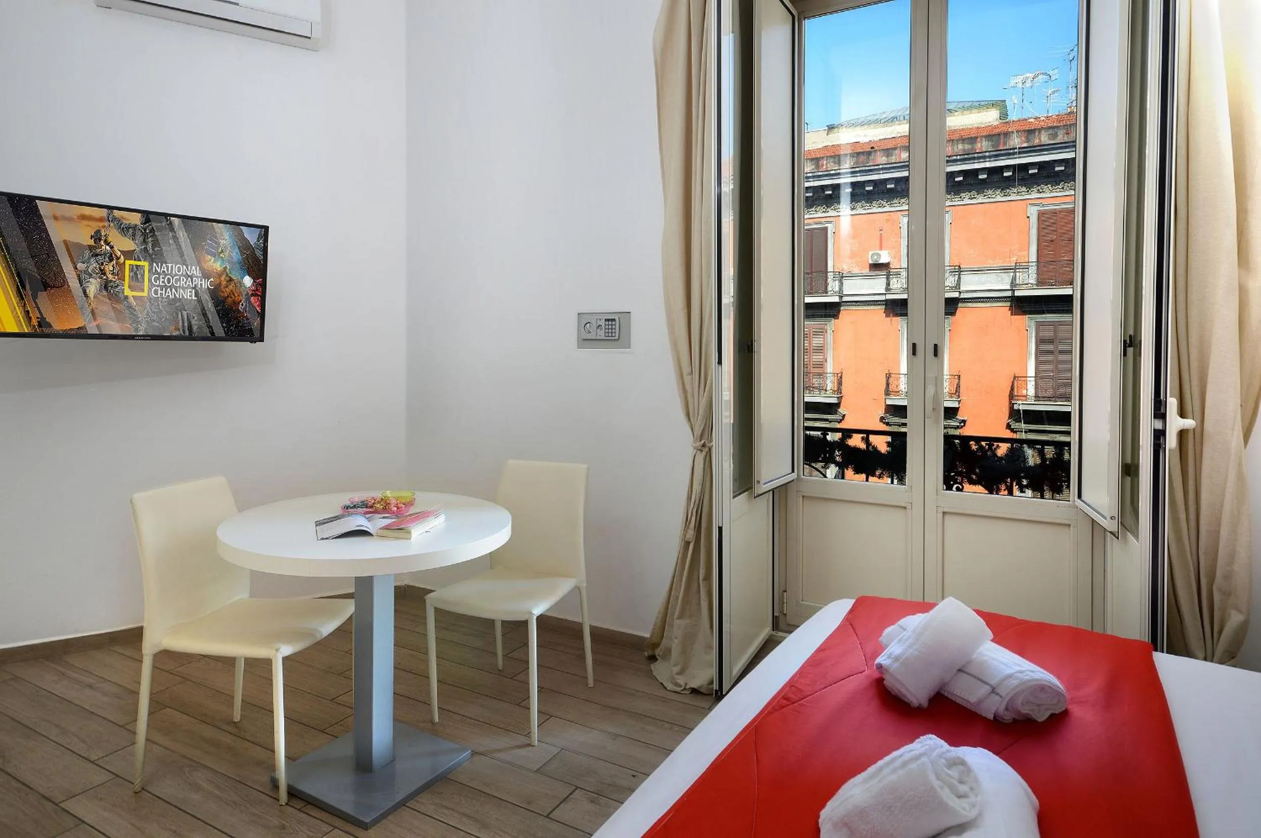 Photo of the whole room, Bed in B&B Funikuli Funikula