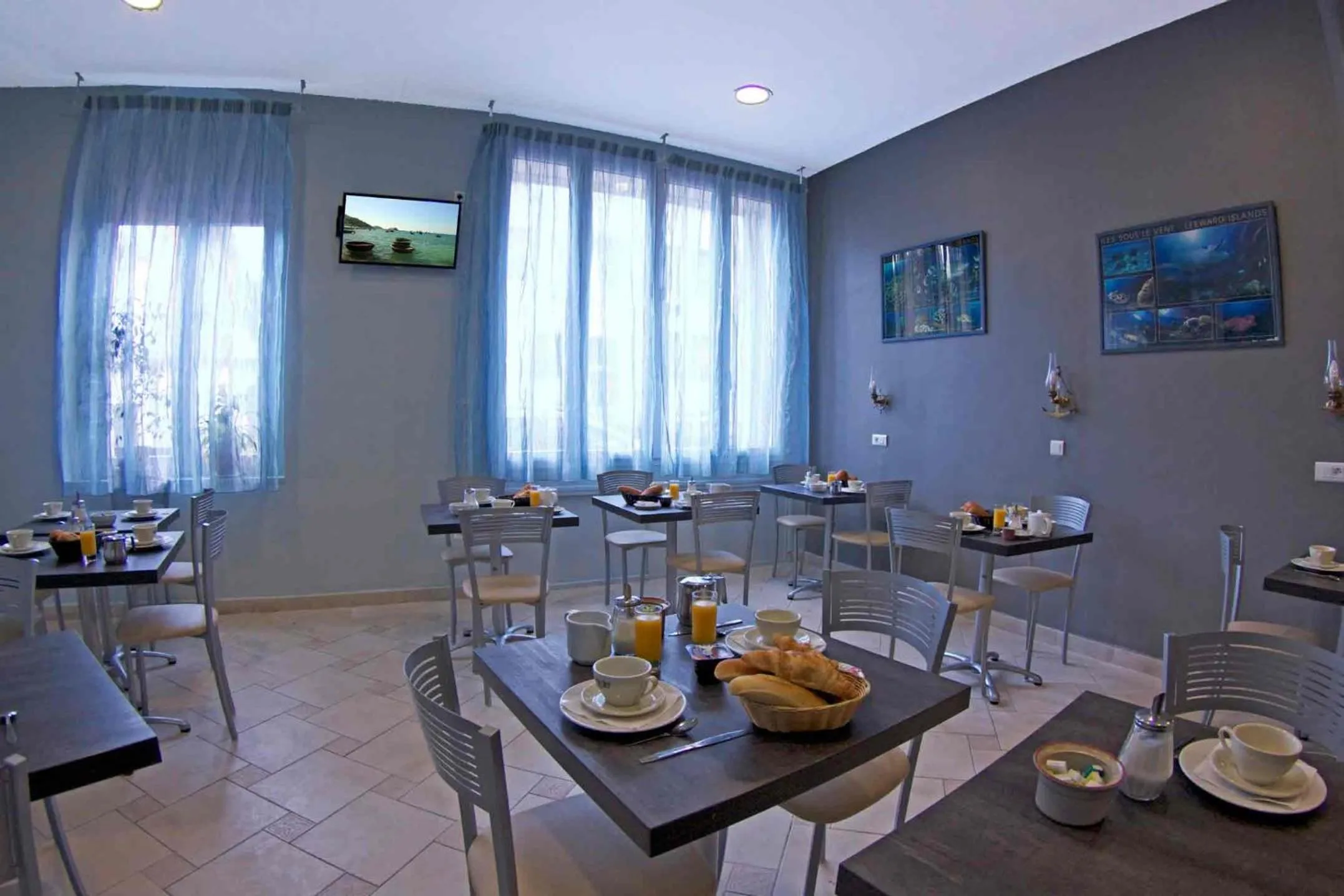 Restaurant/places to eat in Le Strasbourg Hotel