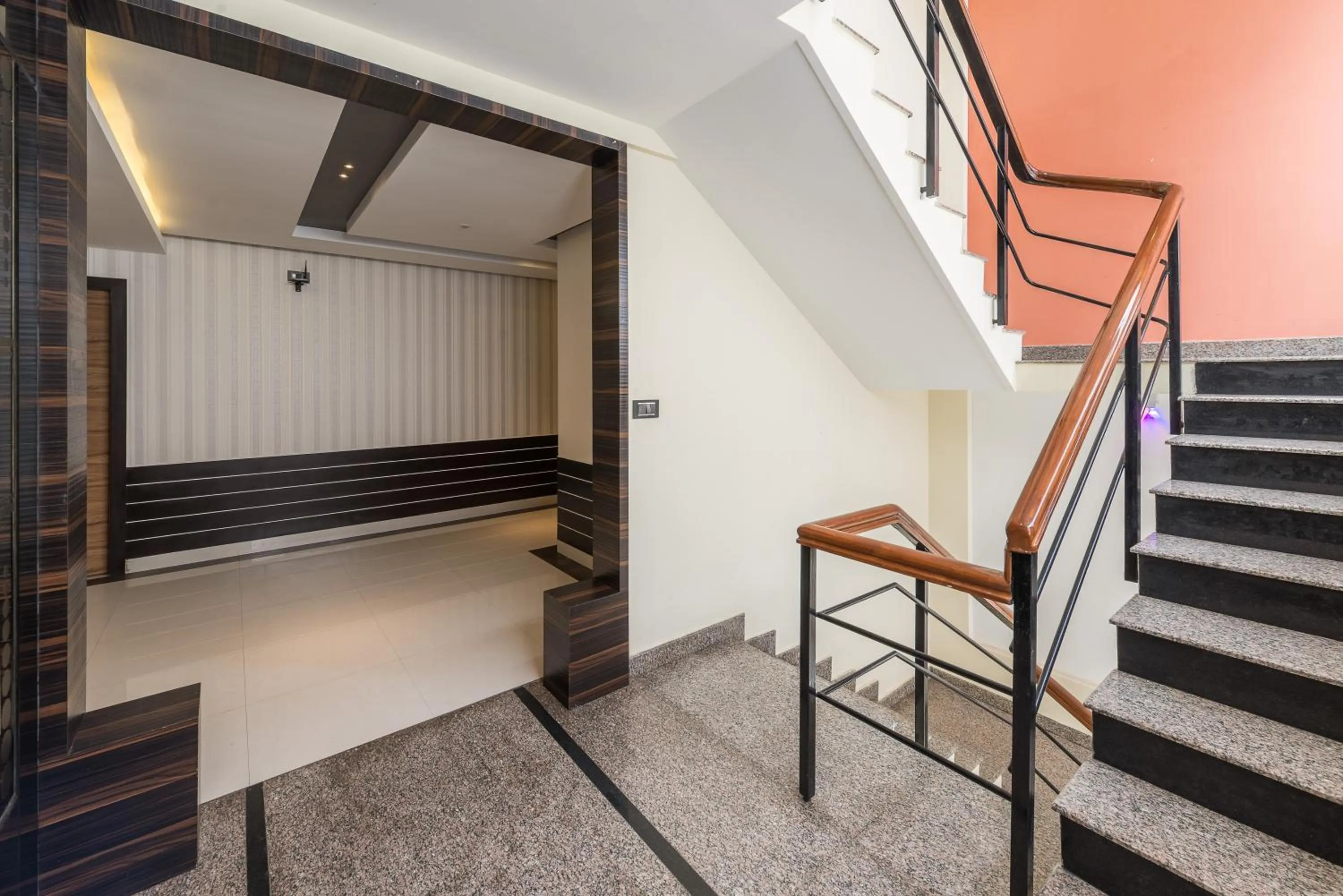 Lobby or reception in Treebo Raj Premier, Indiranagar