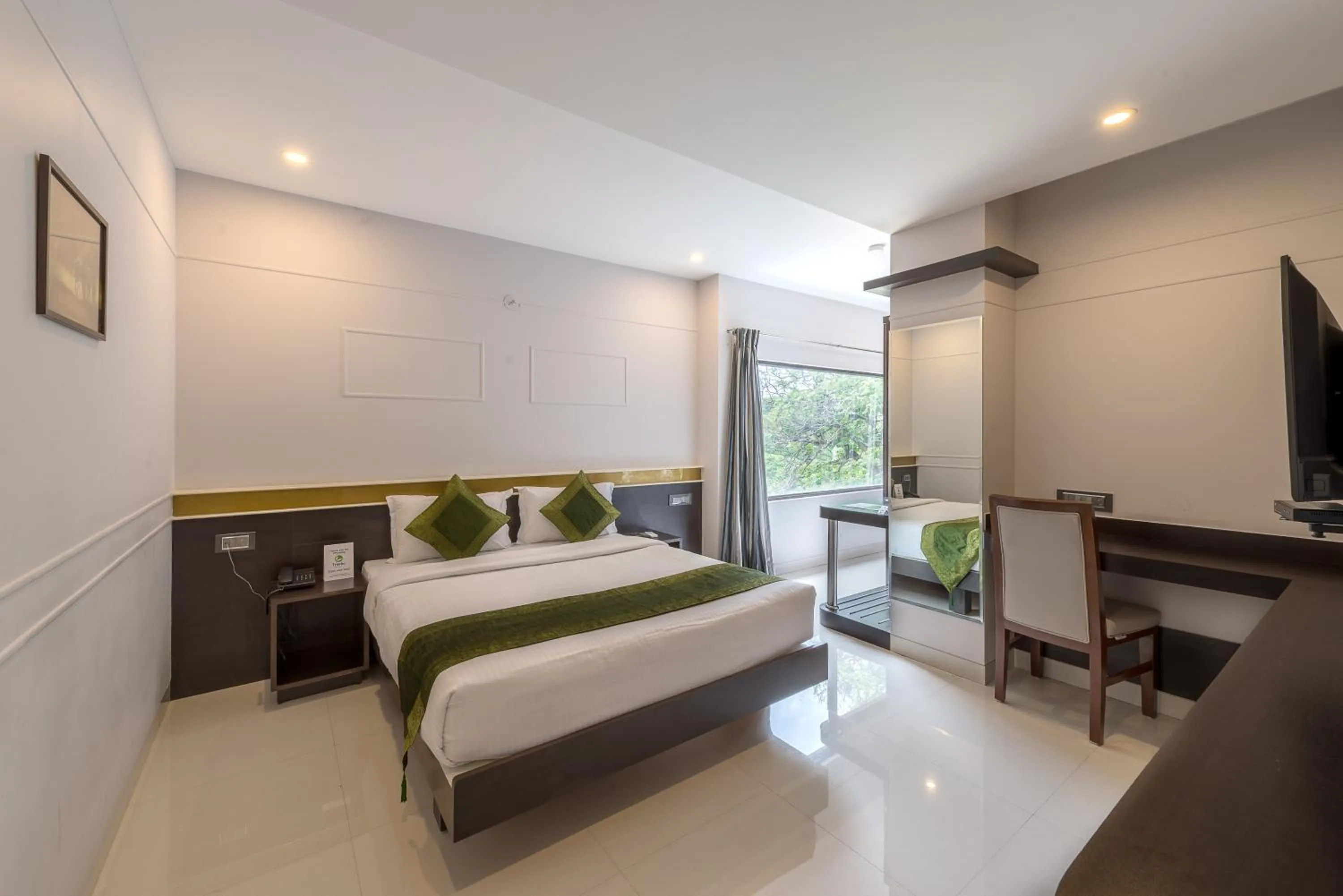 Bedroom, Bed in Treebo Raj Premier, Indiranagar