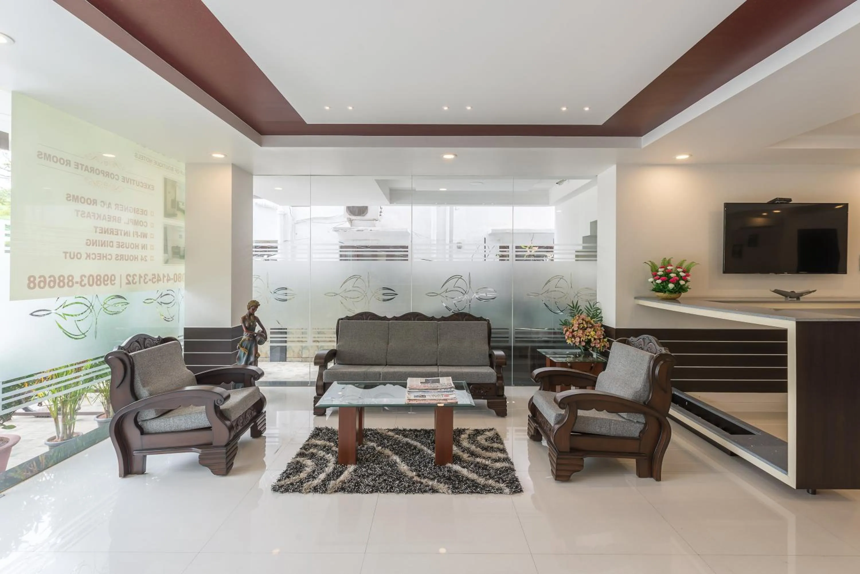 Seating area in Treebo Raj Premier, Indiranagar