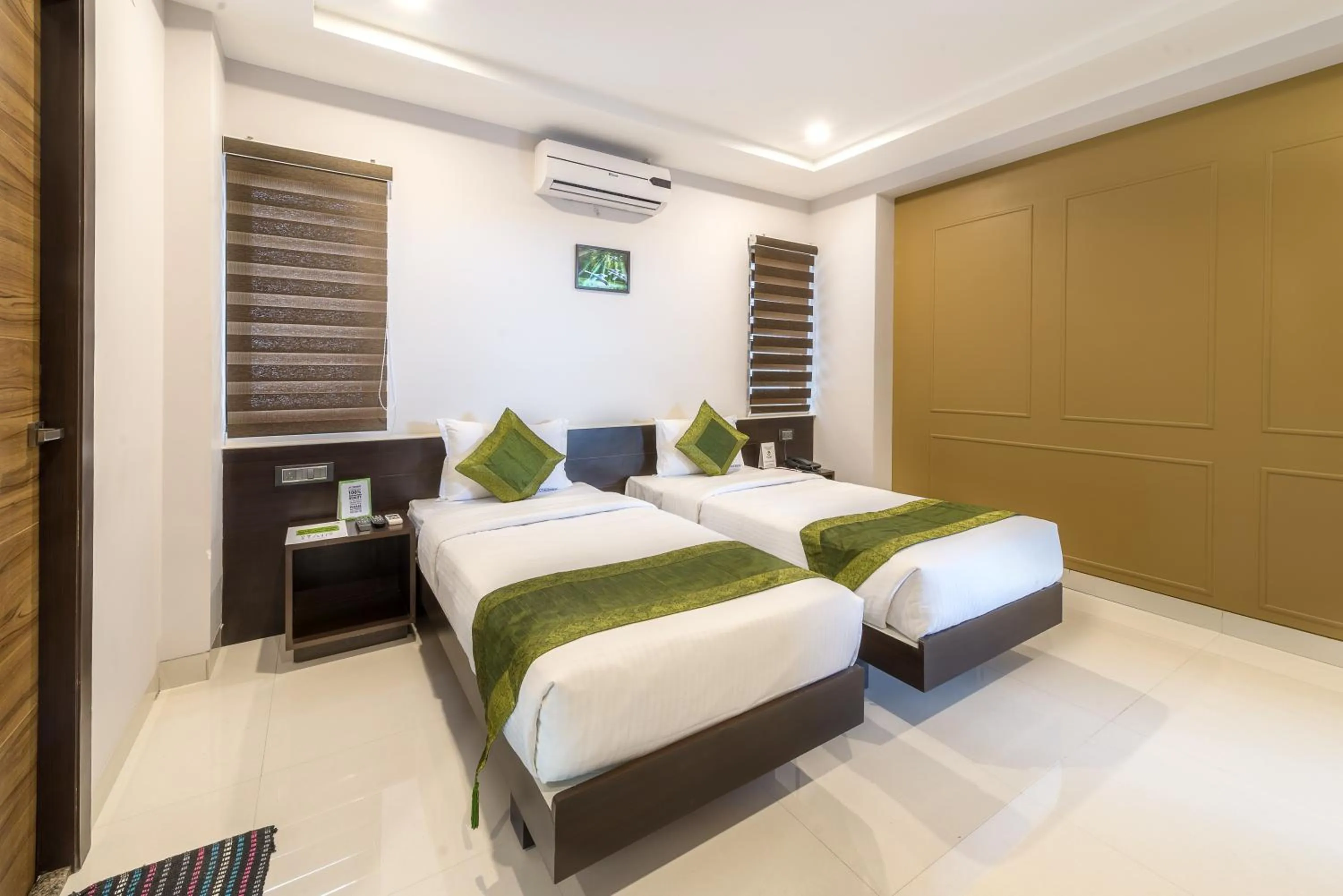 Bedroom, Bed in Treebo Raj Premier, Indiranagar
