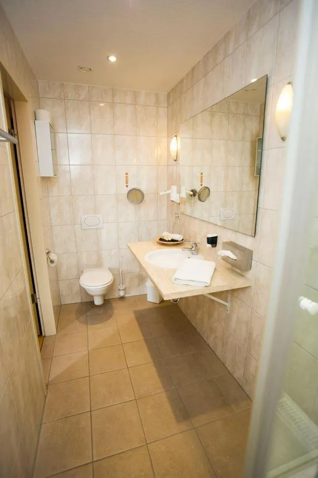 Bathroom in Mediterran Hotel Juwel