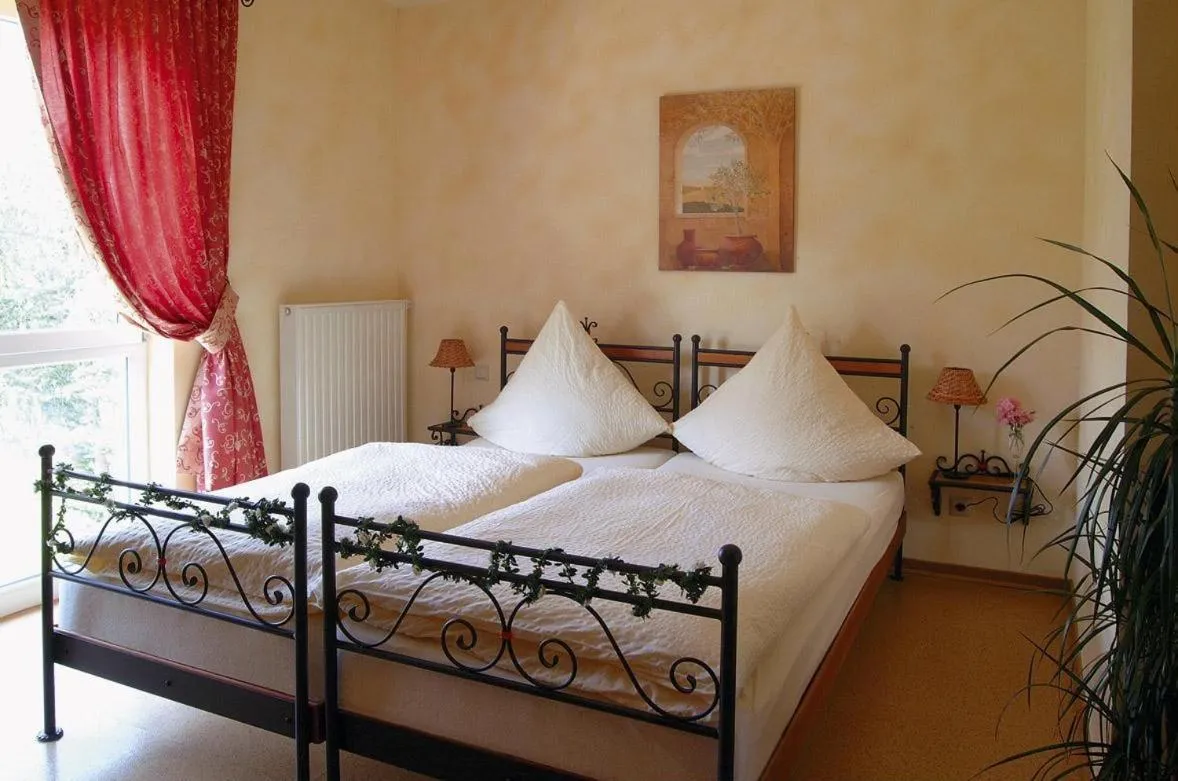 Bedroom, Bed in Mediterran Hotel Juwel