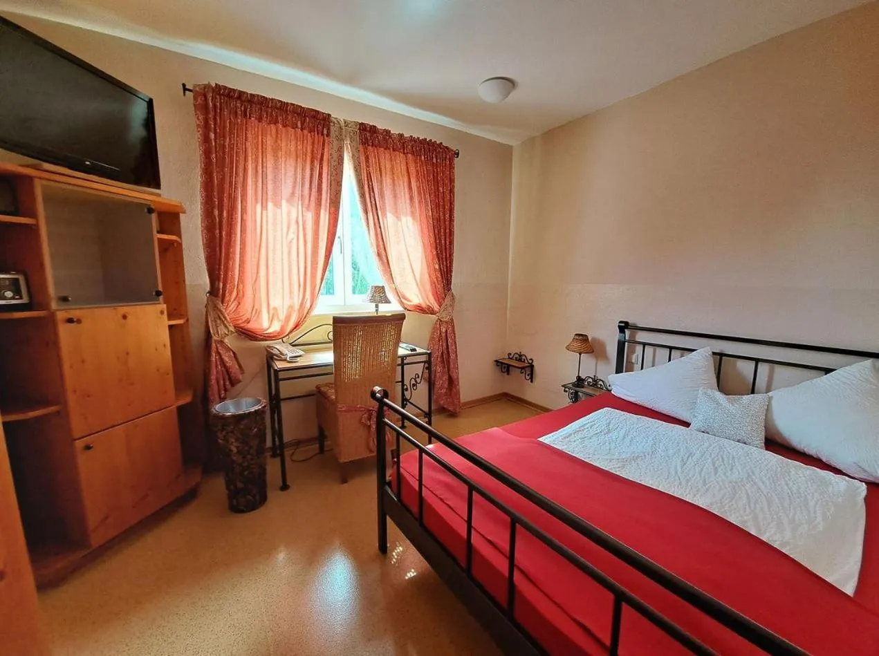 Bedroom, Bed in Mediterran Hotel Juwel