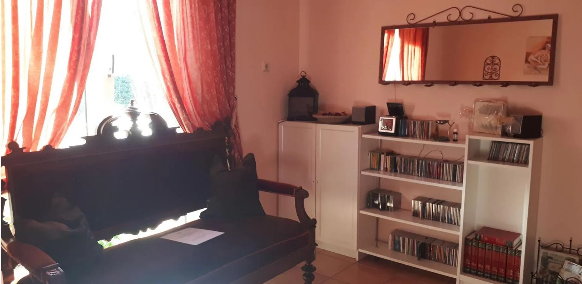 Library in Mediterran Hotel Juwel