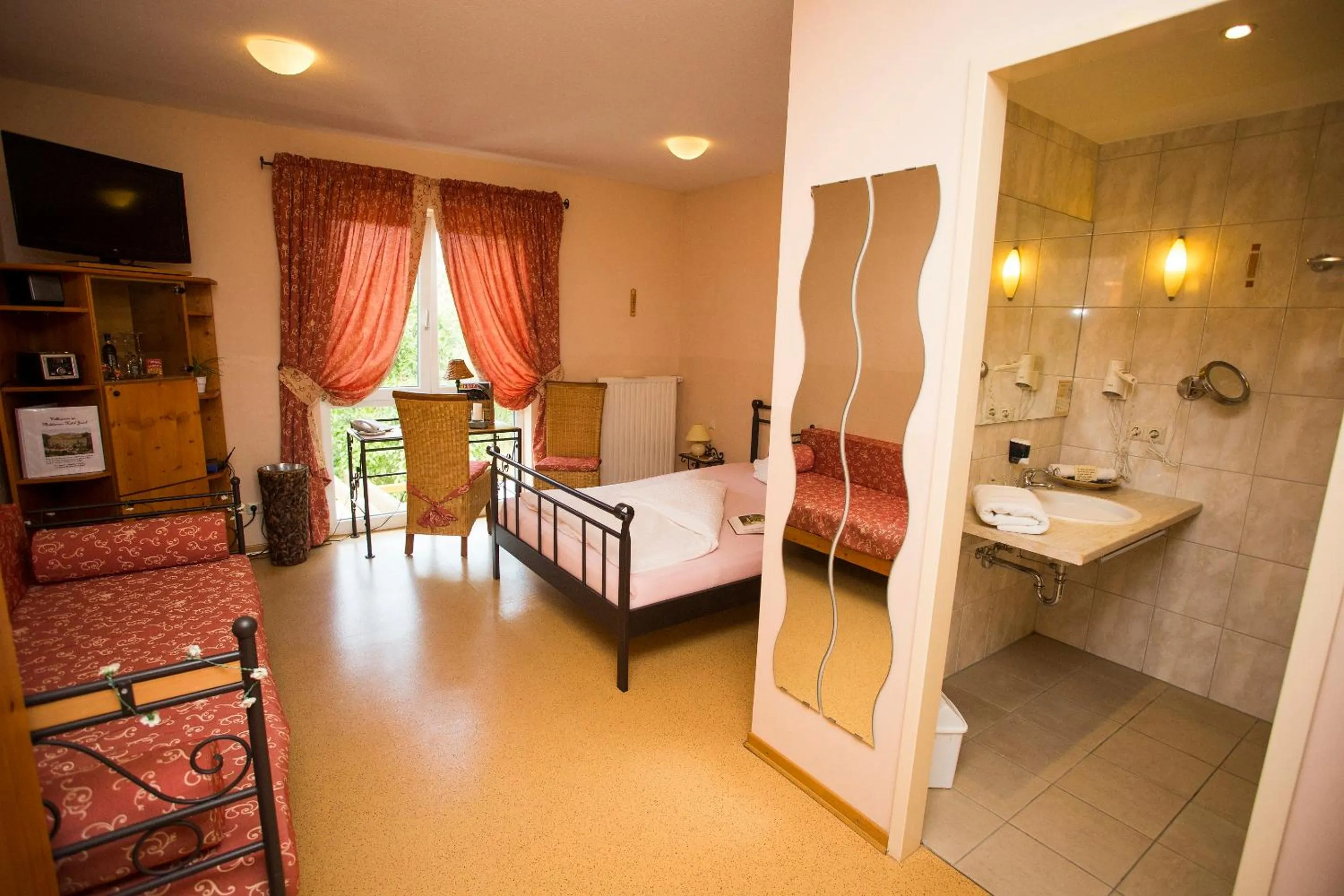 Photo of the whole room, Bed in Mediterran Hotel Juwel