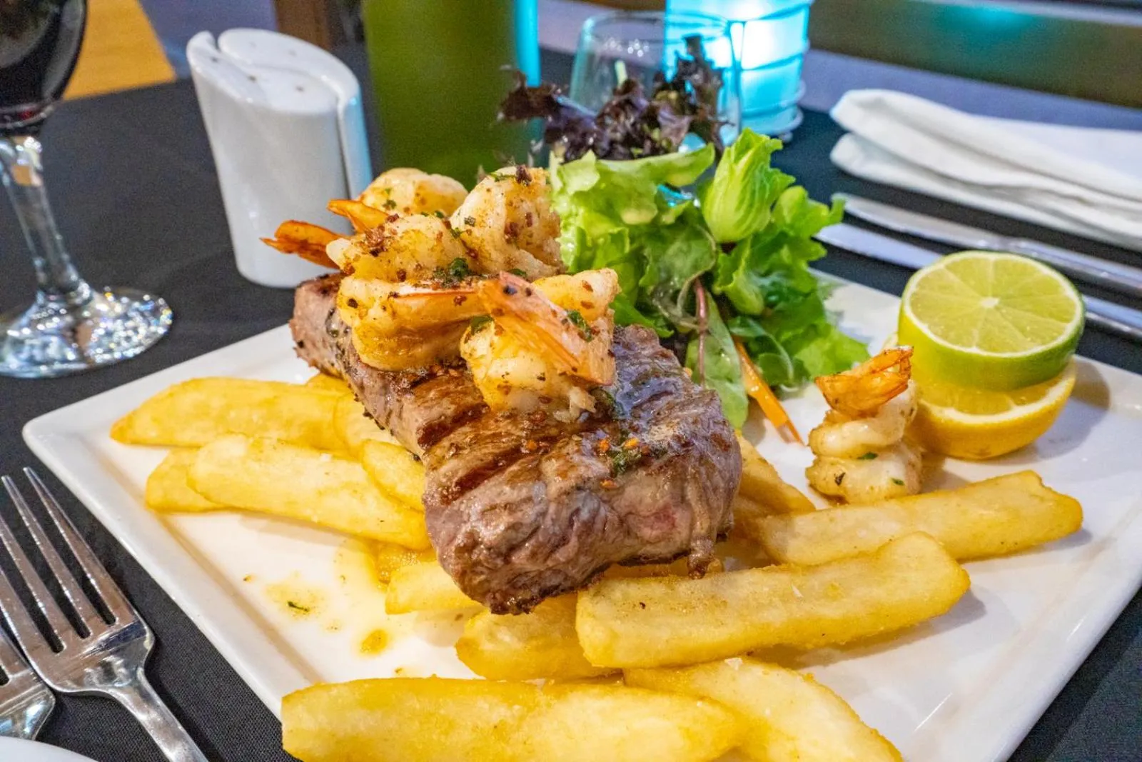 Restaurant/places to eat in Hospitality Esperance SureStay Collection by Best Western