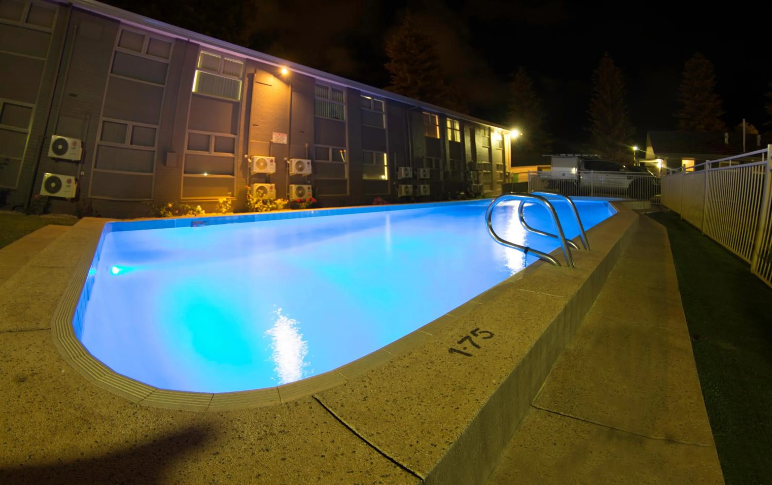 Swimming pool in Hospitality Esperance SureStay Collection by Best Western
