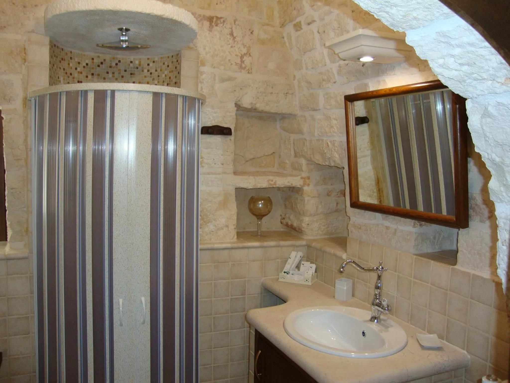 Shower in Trulli IsAgo