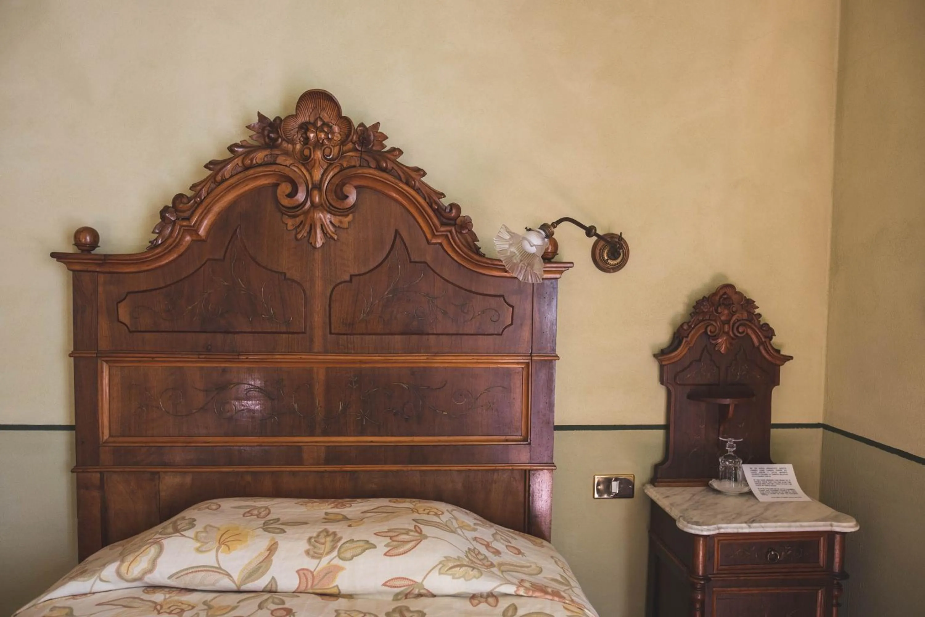 Decorative detail, Bed in L'Atelier di Pierflavio Gallina