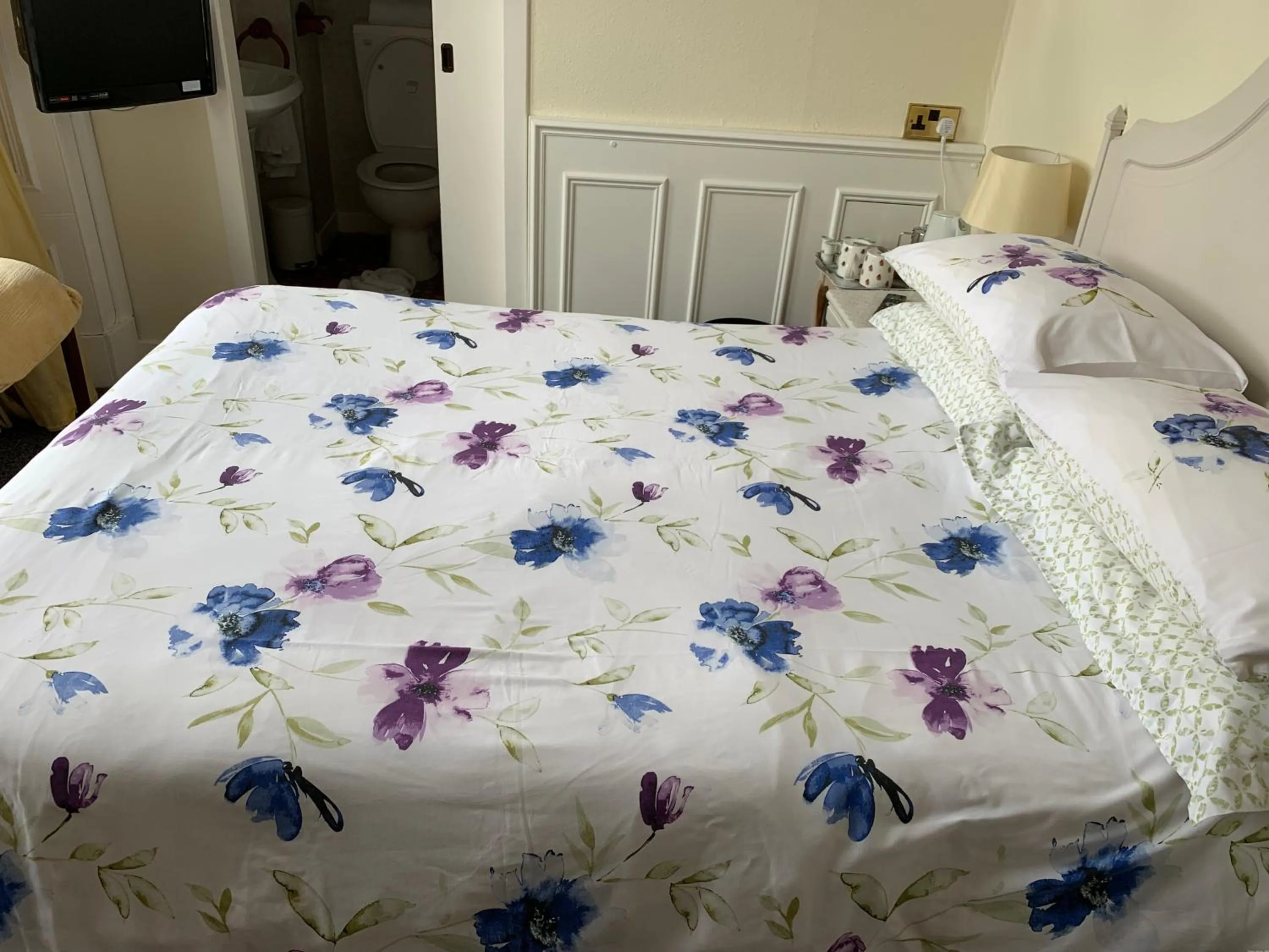 Bedroom, Bed in Dorstan House