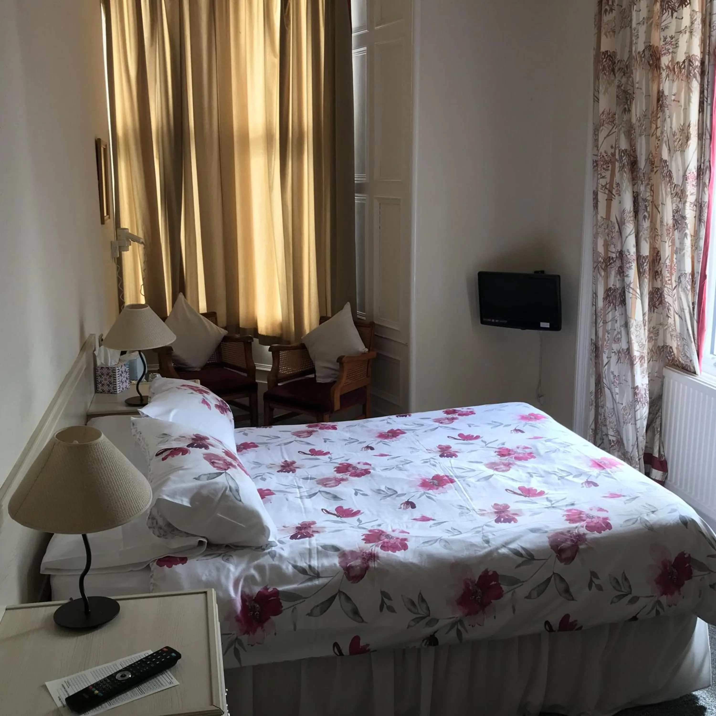 Bedroom, Bed in Dorstan House