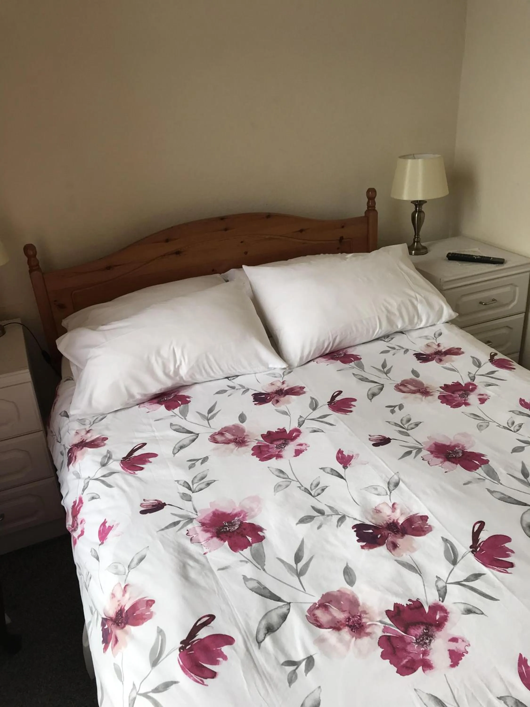 Bedroom, Bed in Dorstan House