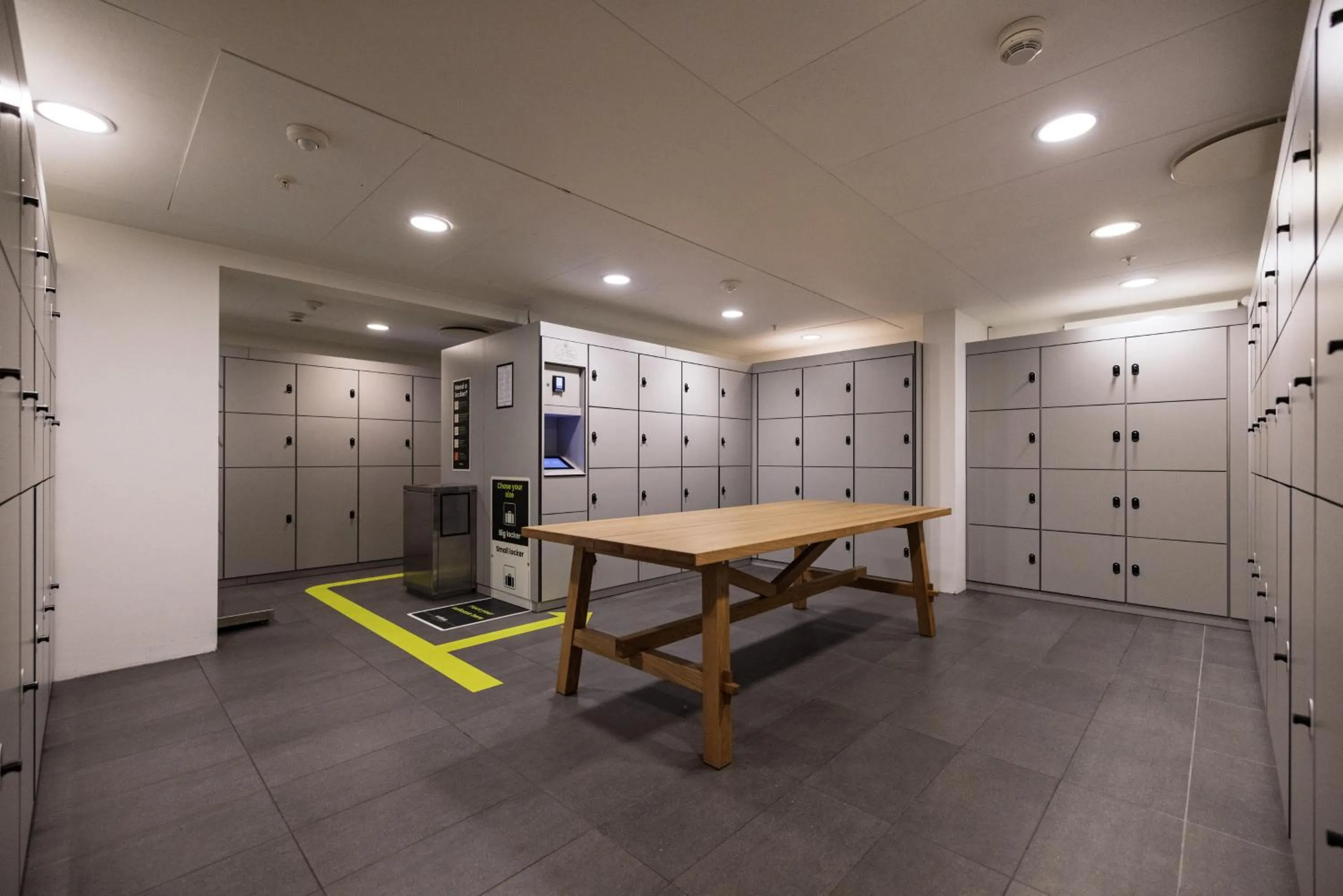 locker in Wakeup Copenhagen - Carsten Niebuhrs Gade