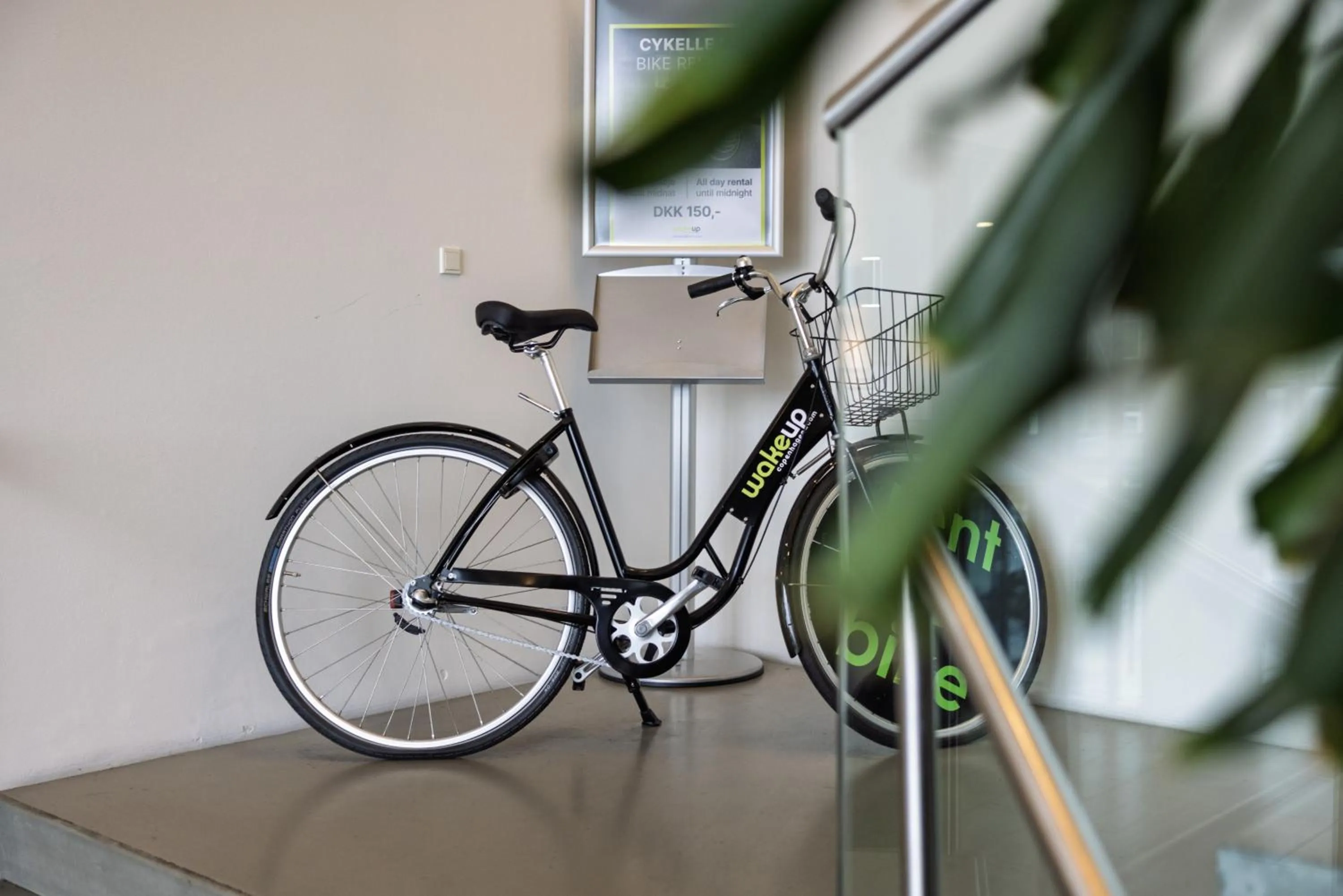 Cycling in Wakeup Copenhagen - Carsten Niebuhrs Gade