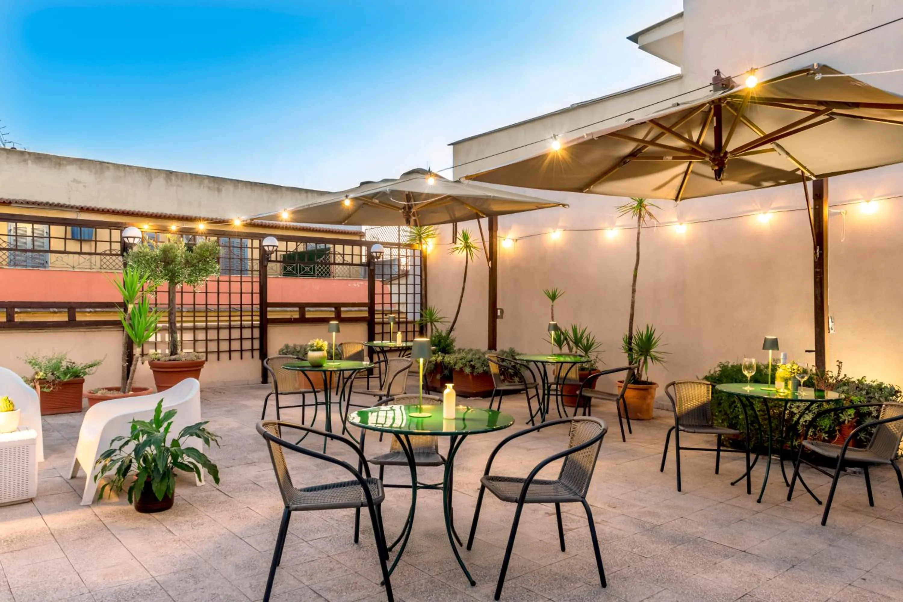 Patio in Budget Rooms Des Arts