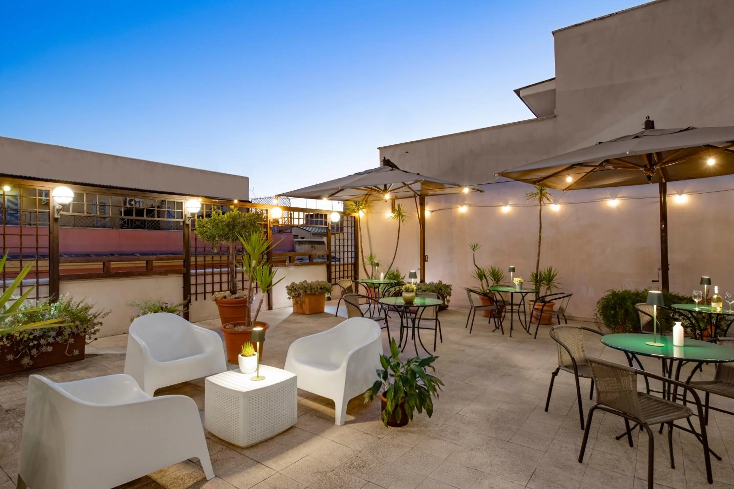 Patio in Budget Rooms Des Arts