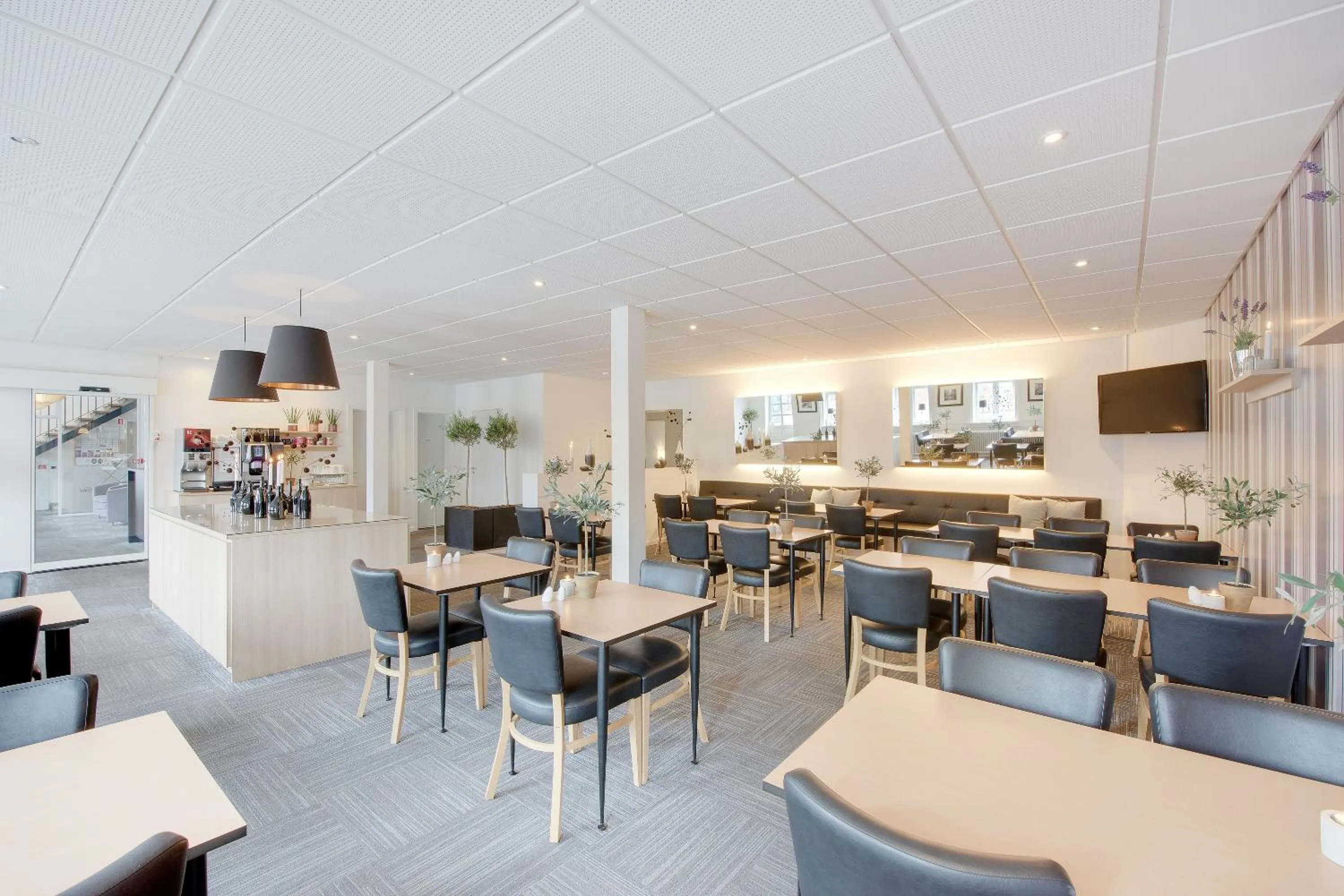 Restaurant/places to eat in Hotel Jernbanegade