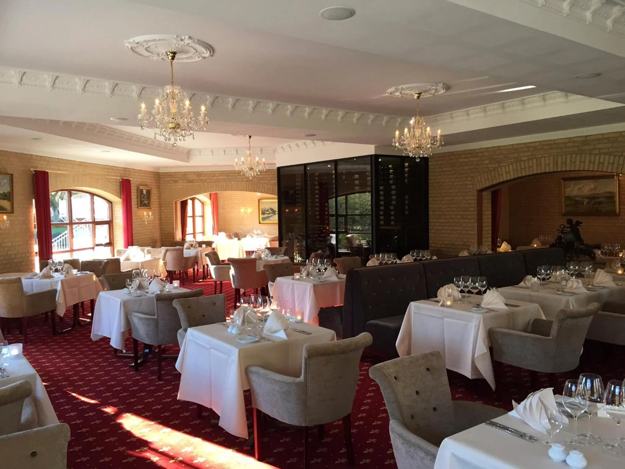 Restaurant/places to eat in Hotel Amerika