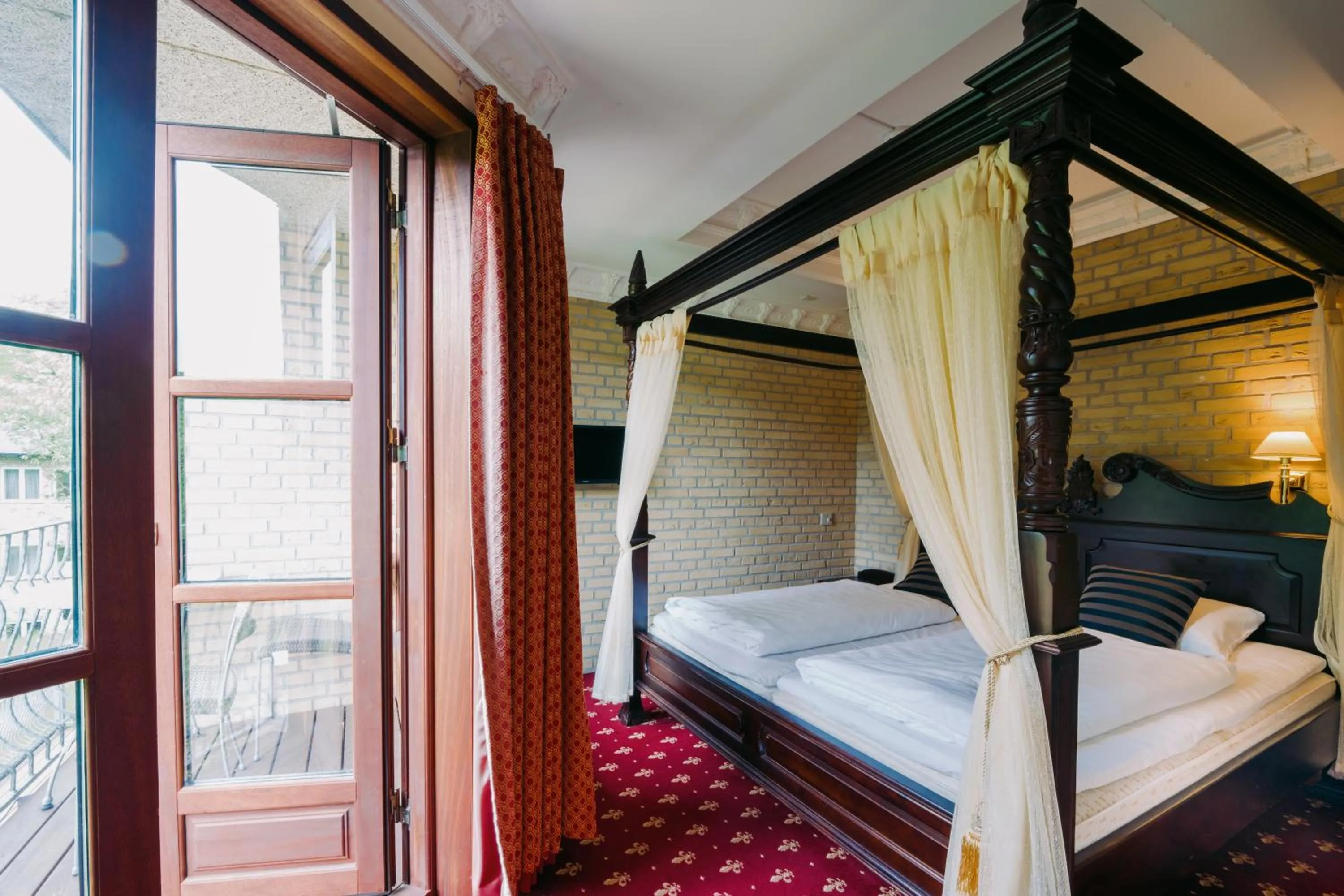 wedding, Bed in Hotel Amerika