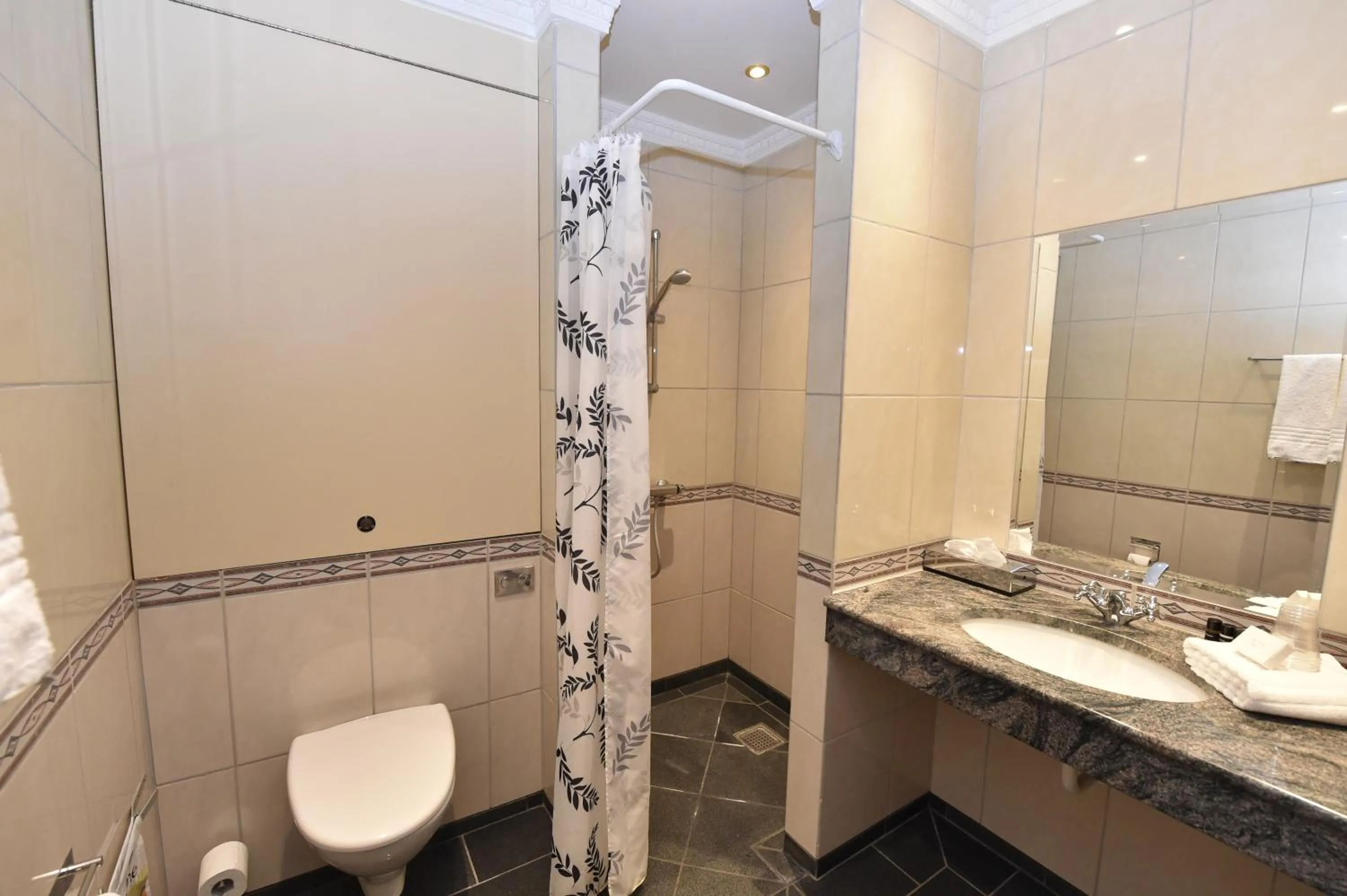 Bathroom in Hotel Amerika