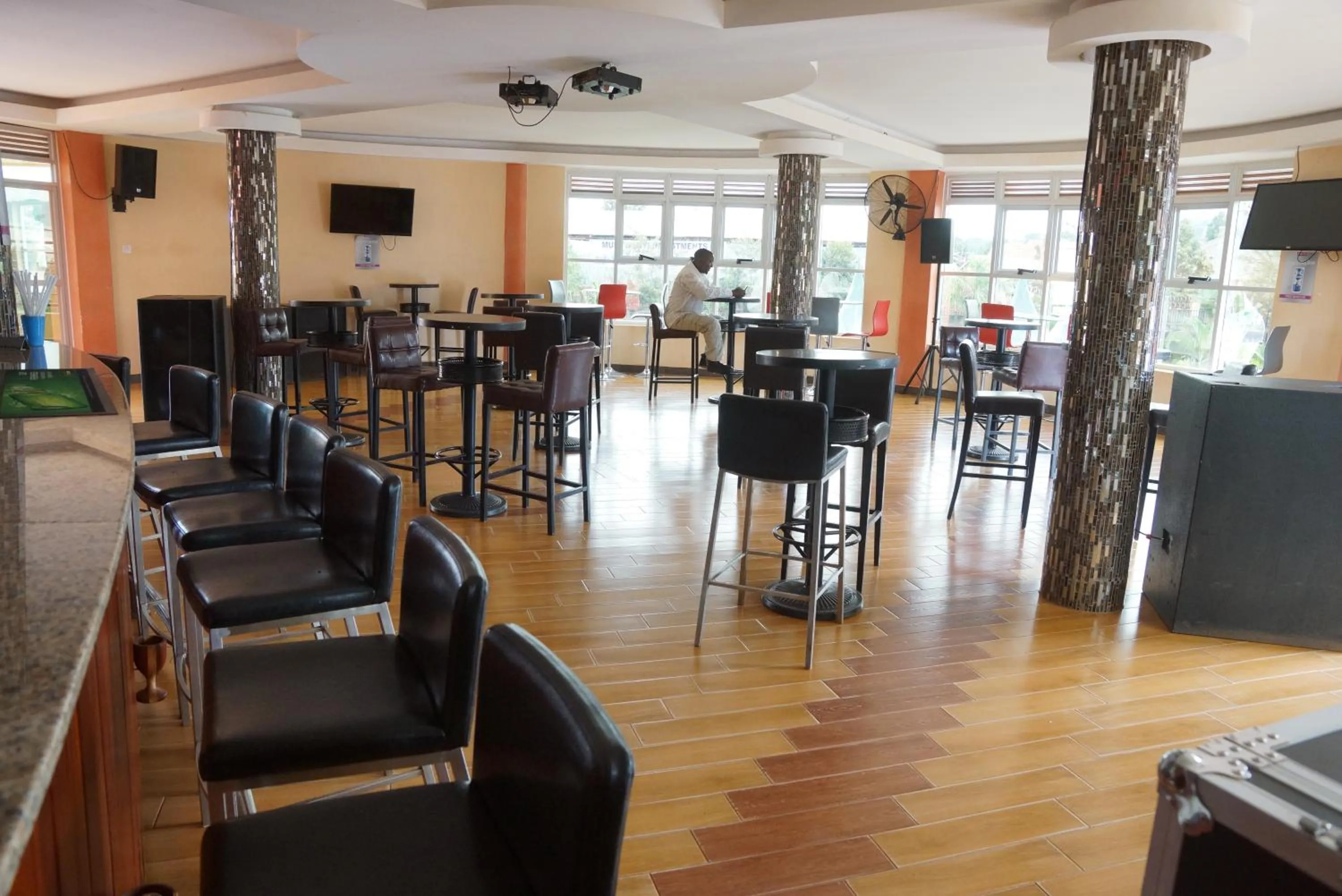 Lounge or bar in Nican Resort Hotel Seguku Entebbe