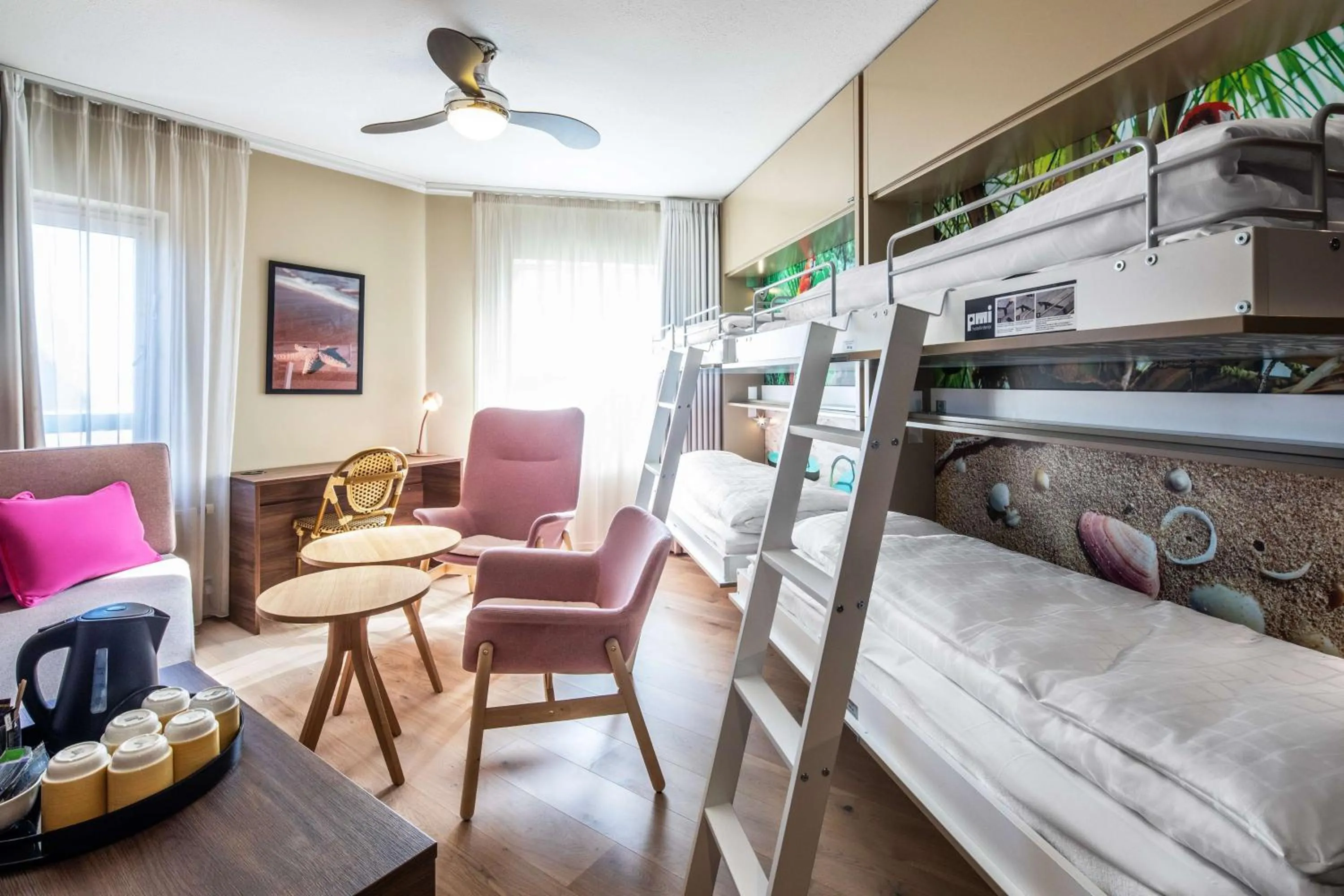 Living room, Bed in Quality Hotel The Reef