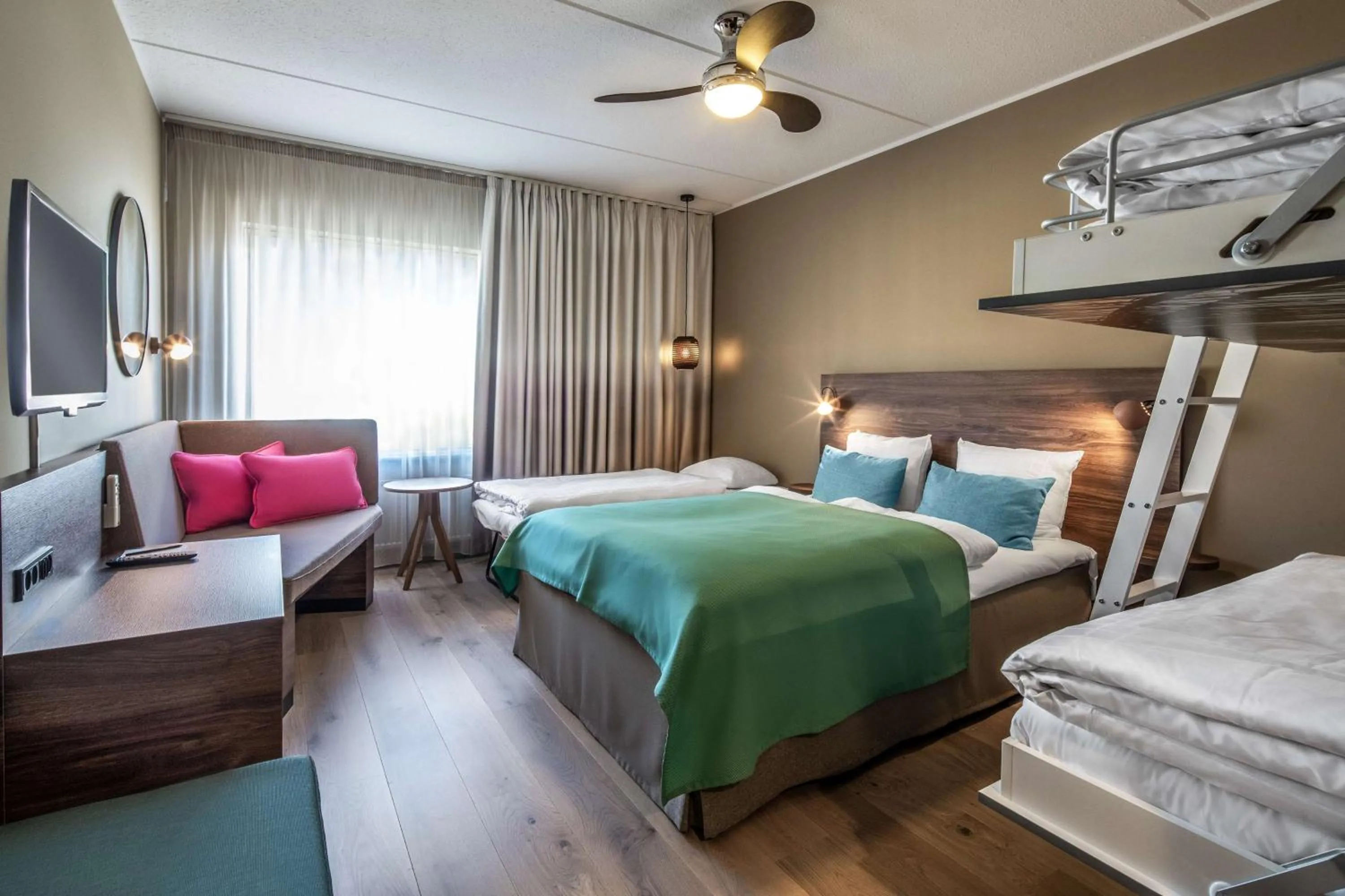 Living room, Bed in Quality Hotel The Reef