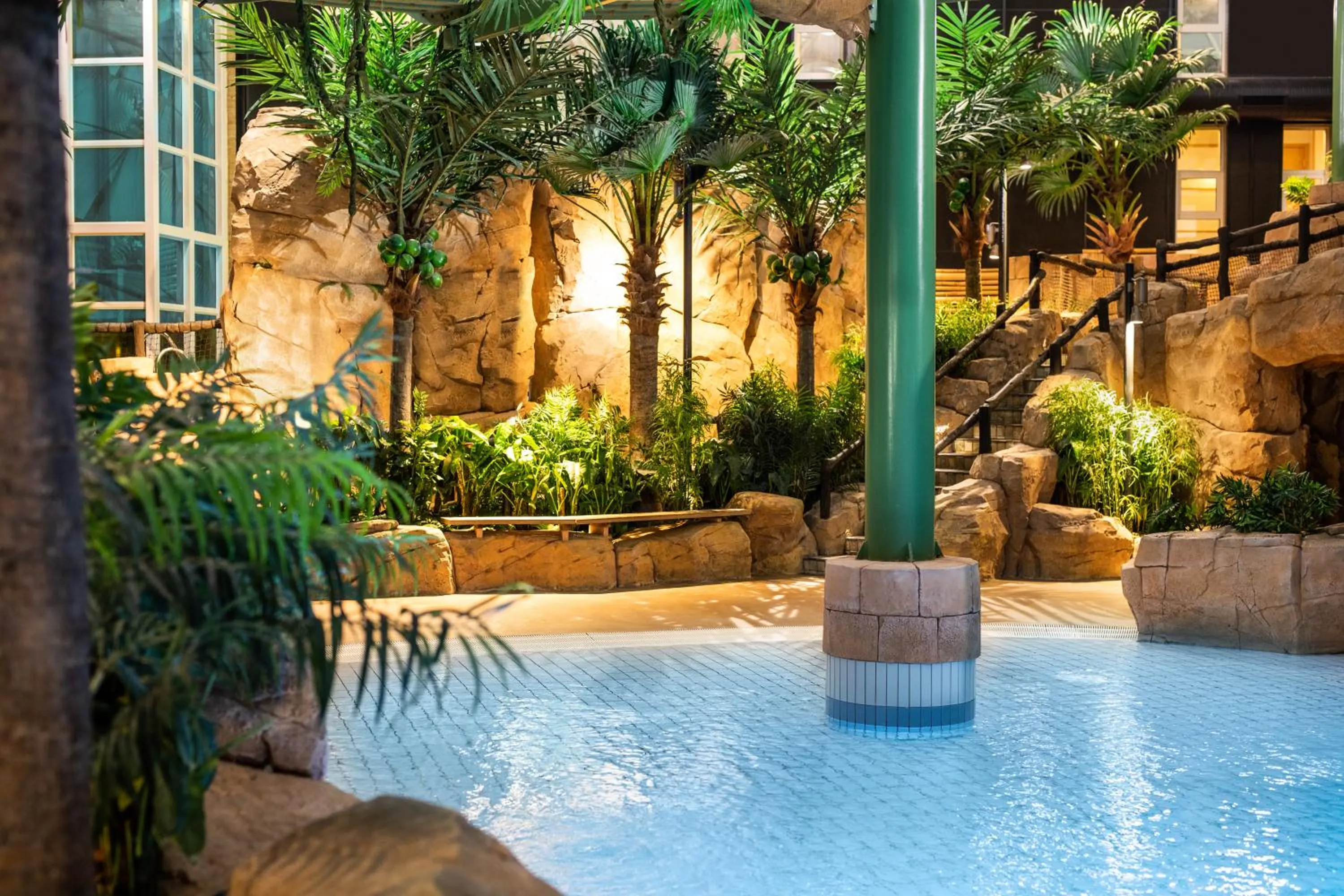 Swimming pool in Quality Hotel The Reef