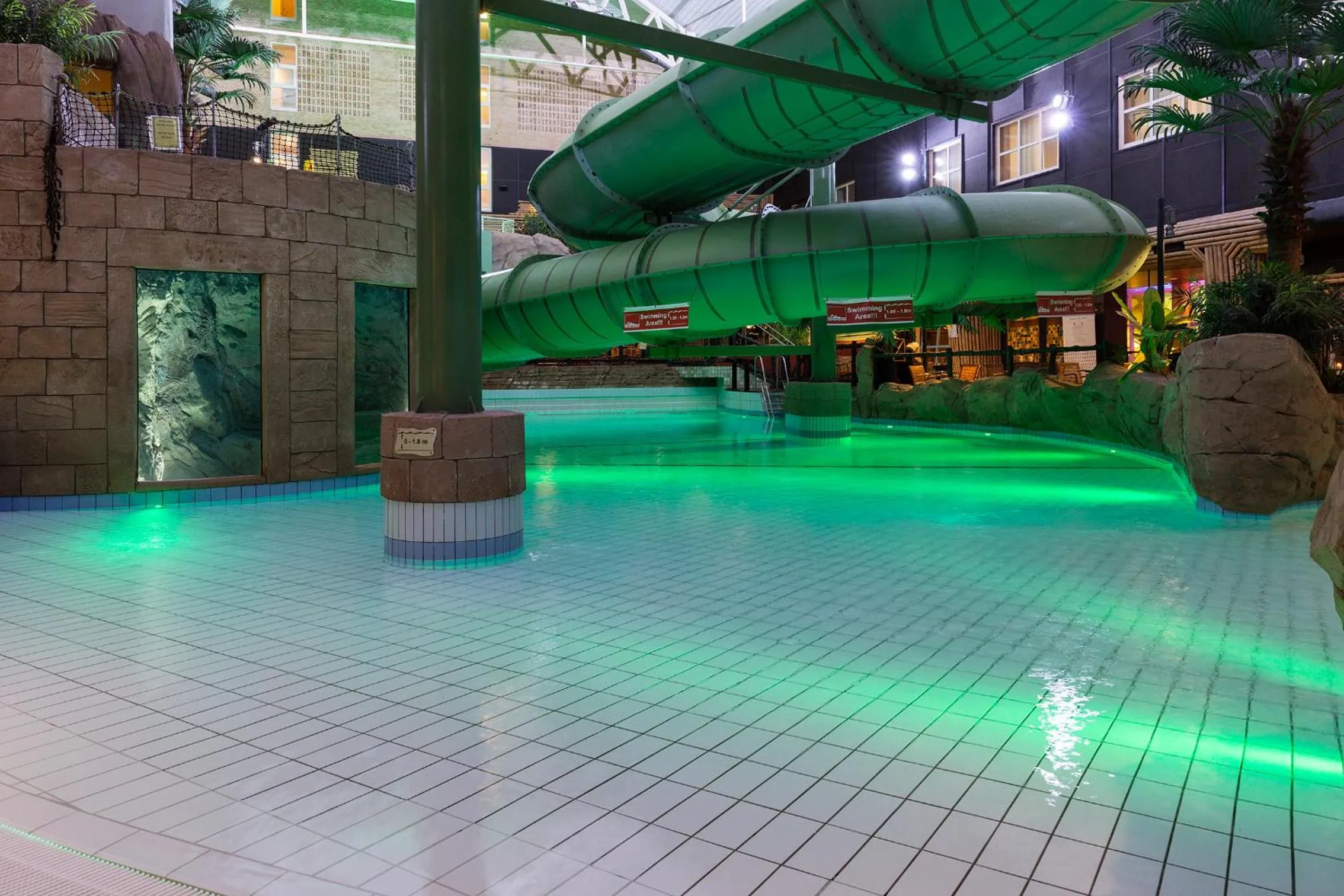 Swimming pool in Quality Hotel The Reef