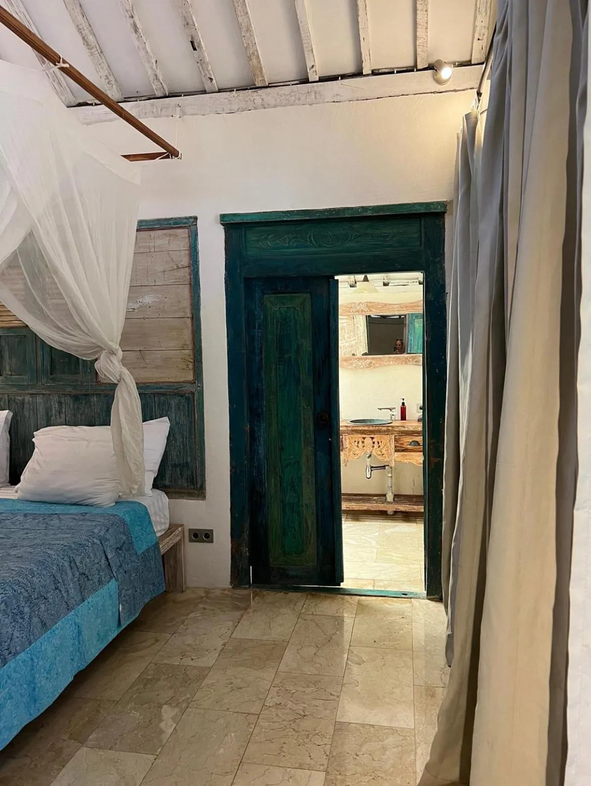 Bed in Captain Coconuts Gili Air