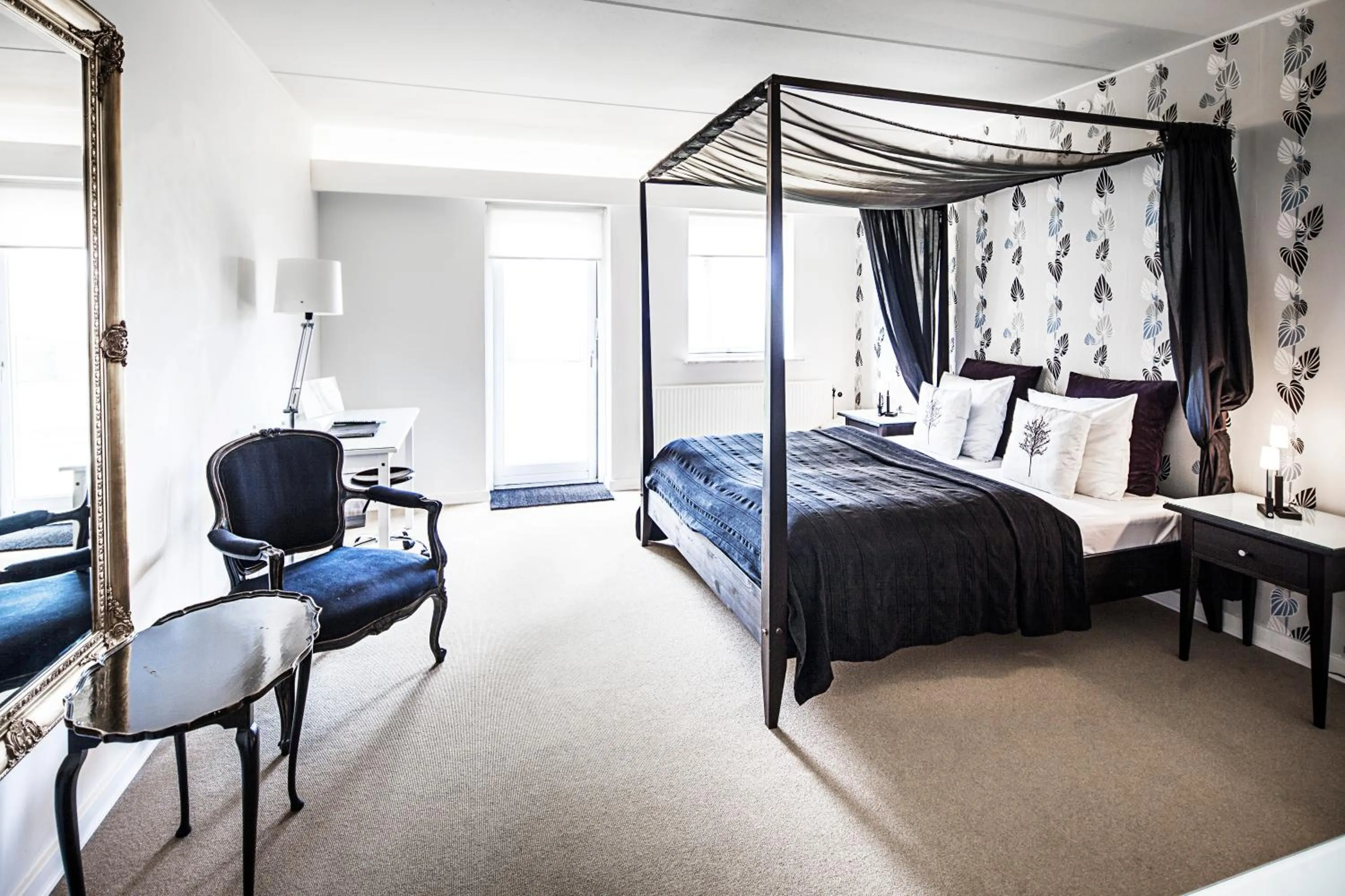 Shower, Bed in Norsminde Kro