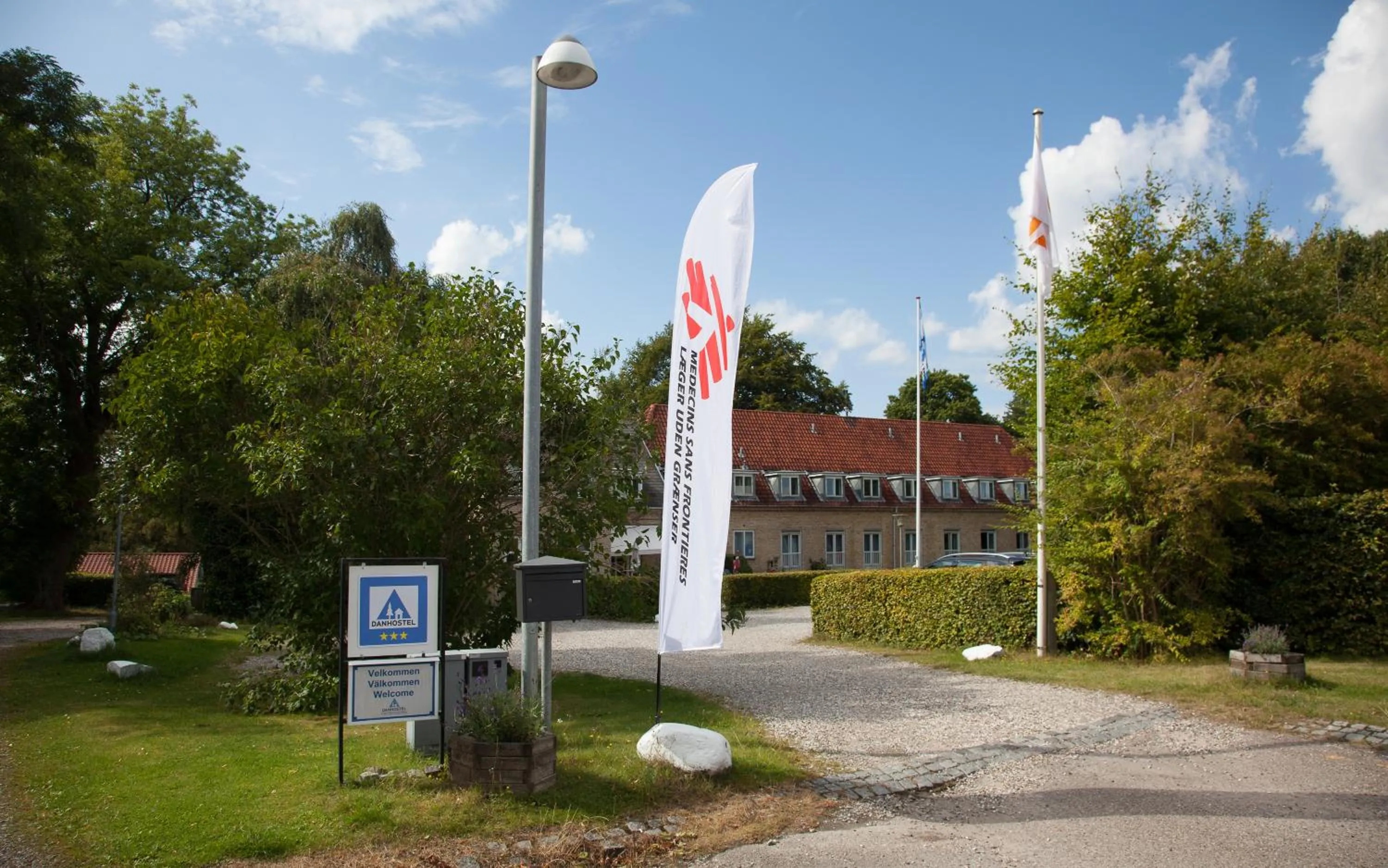 Facade/entrance in Fredensborg Vandrerhjem, i Kongens baghave