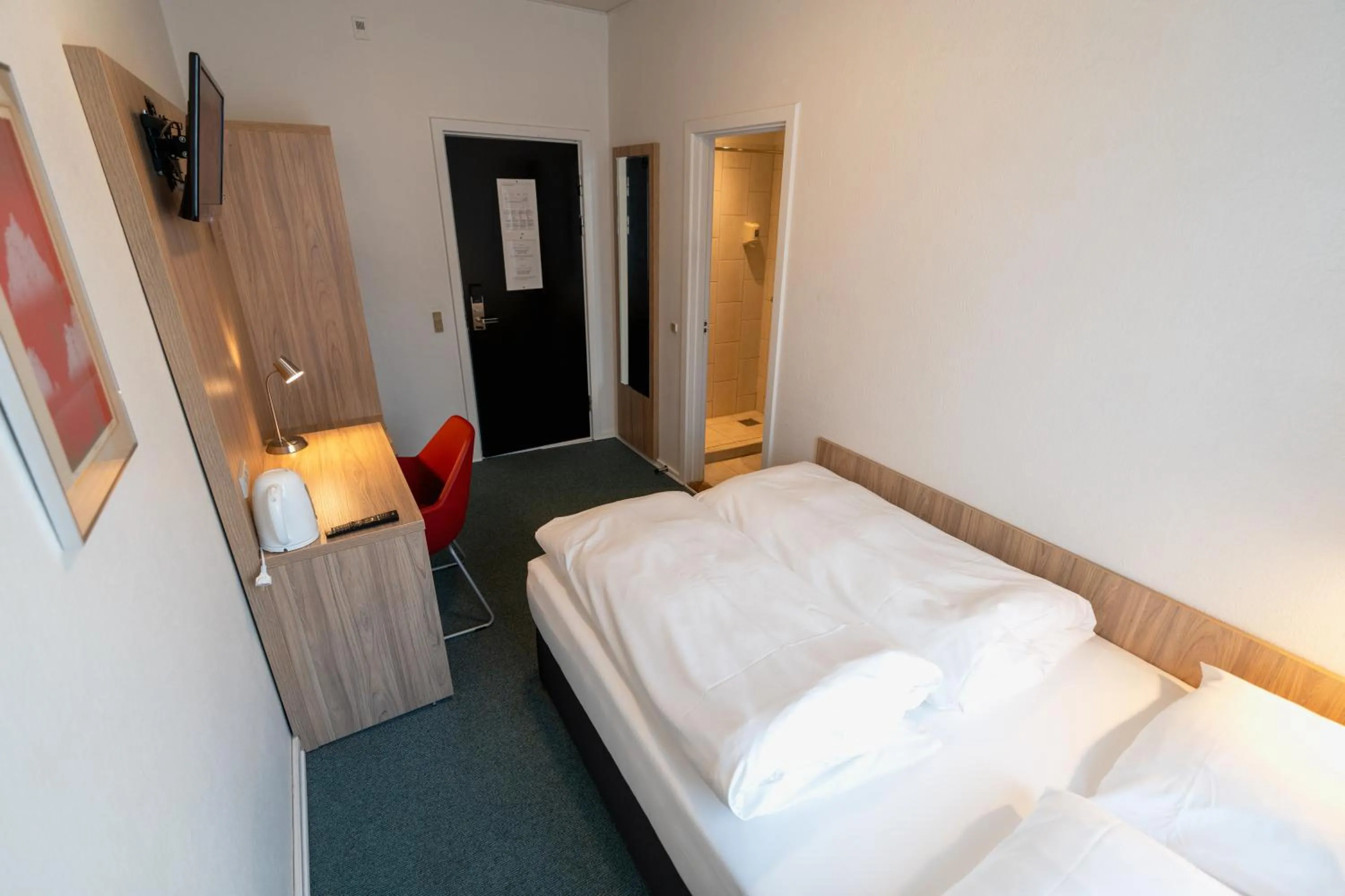 Bathroom, Bed in Prinsen Hotel