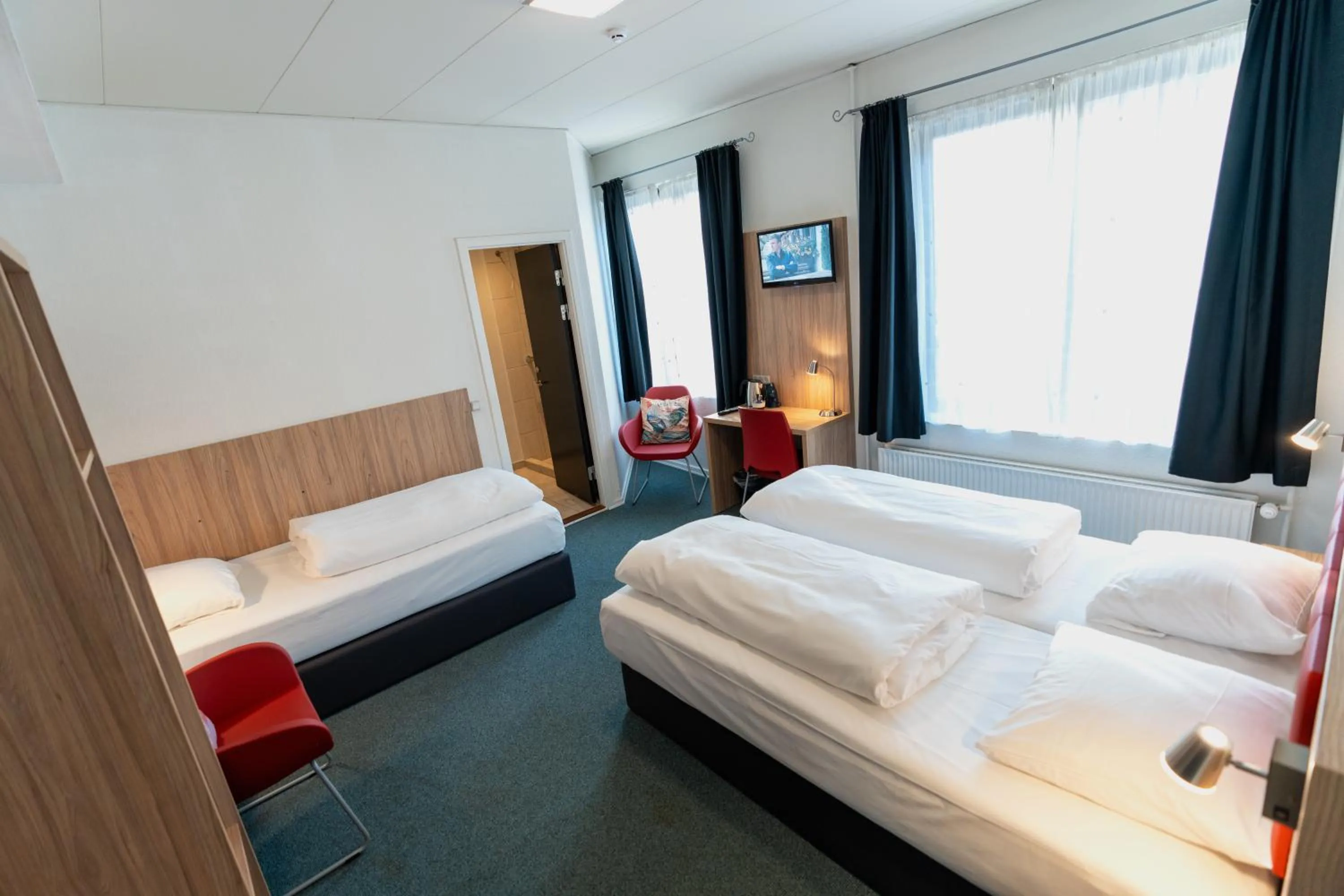 Bathroom, Bed in Prinsen Hotel