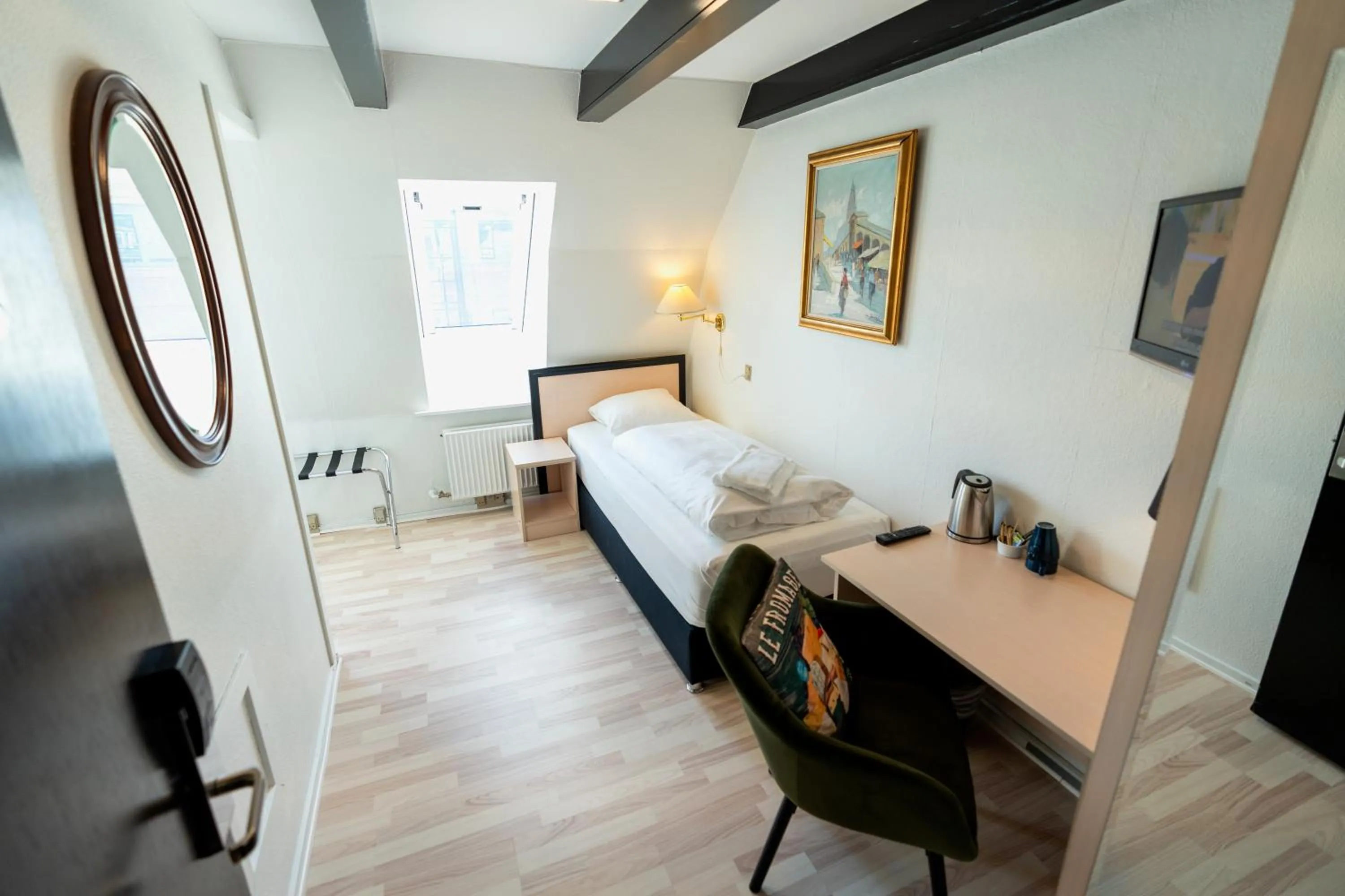 Bedroom, Bed in Prinsen Hotel