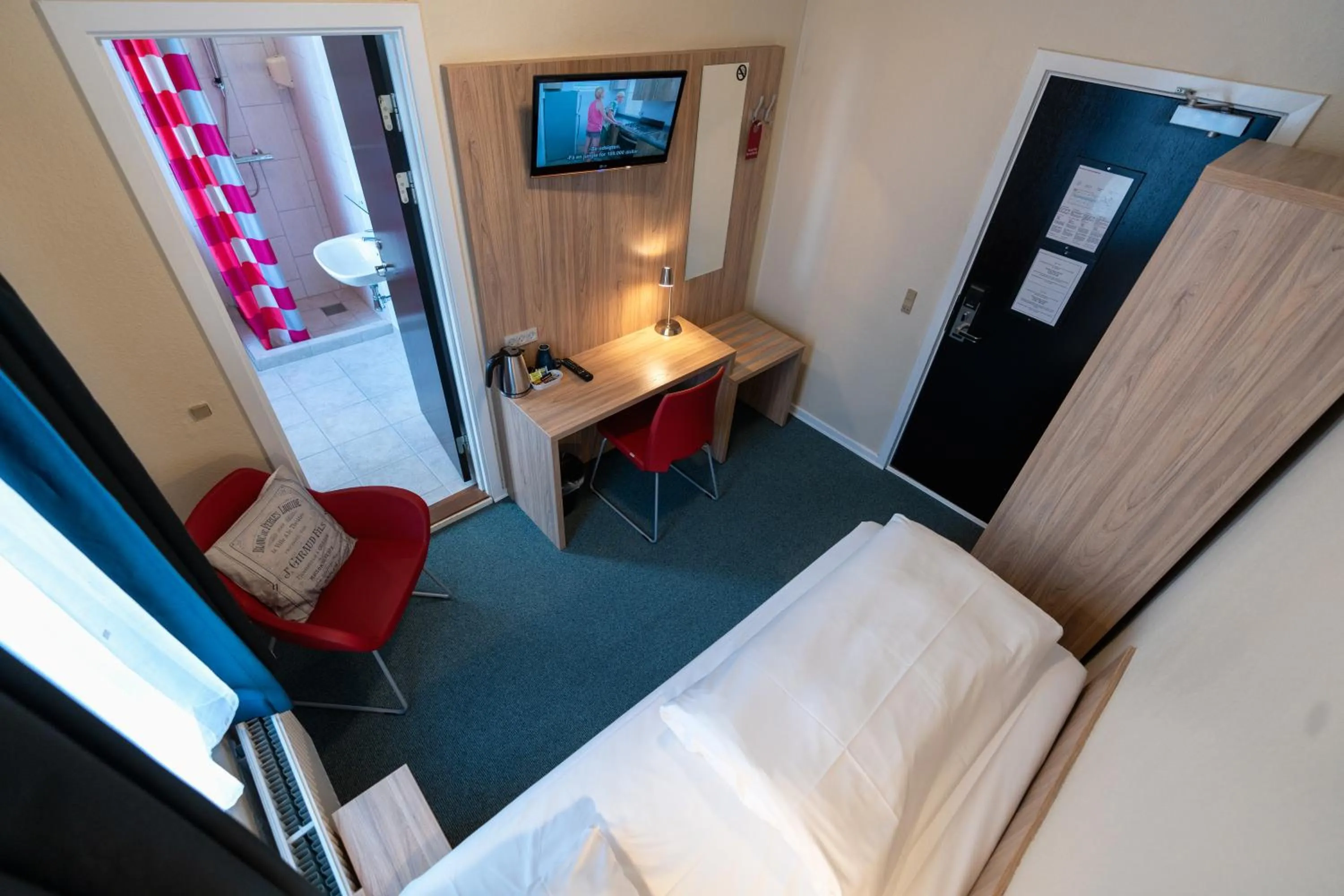 Bathroom, Bed in Prinsen Hotel