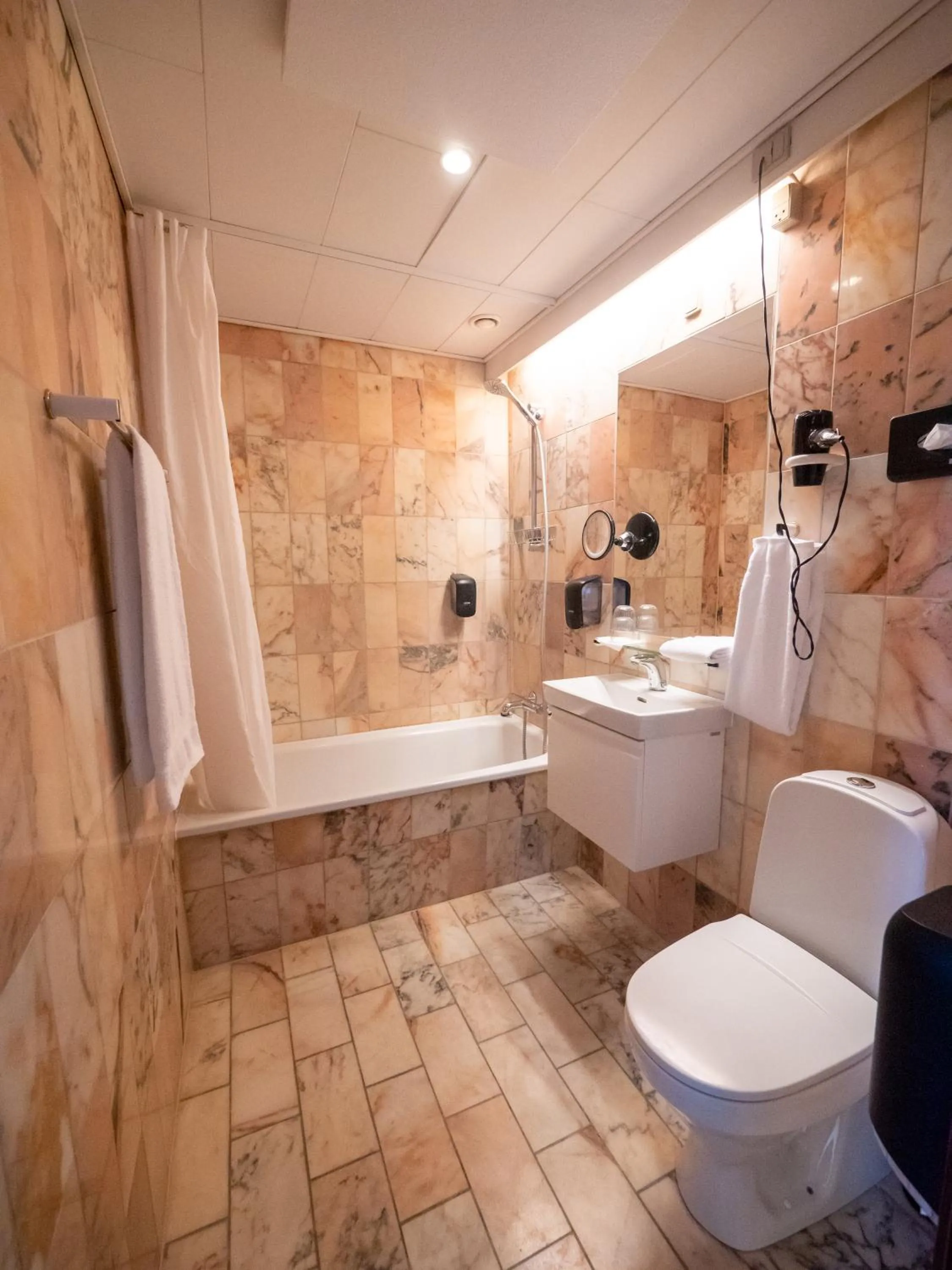 Shower in Hotel Europa