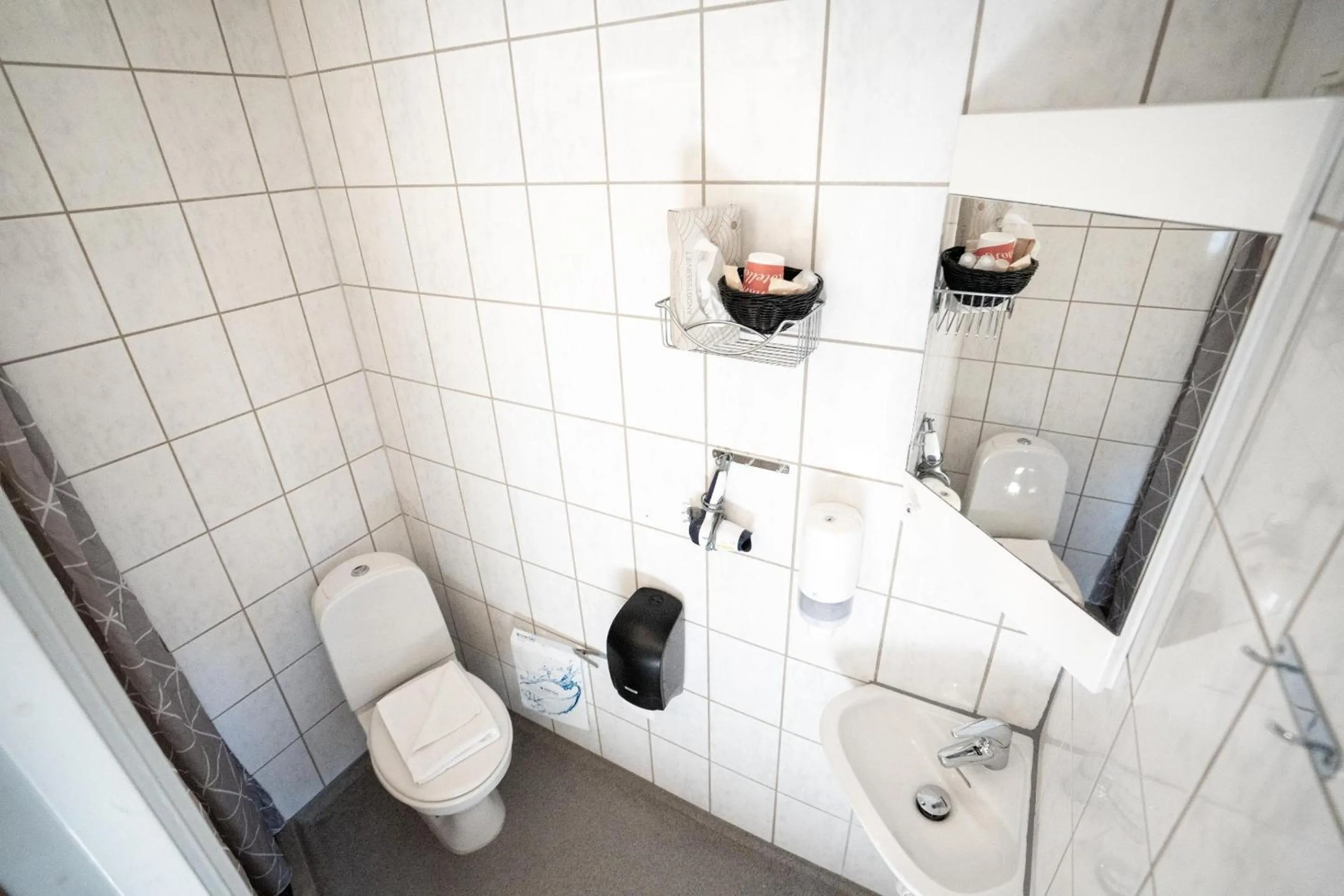 Shower in Hotel Postgaarden