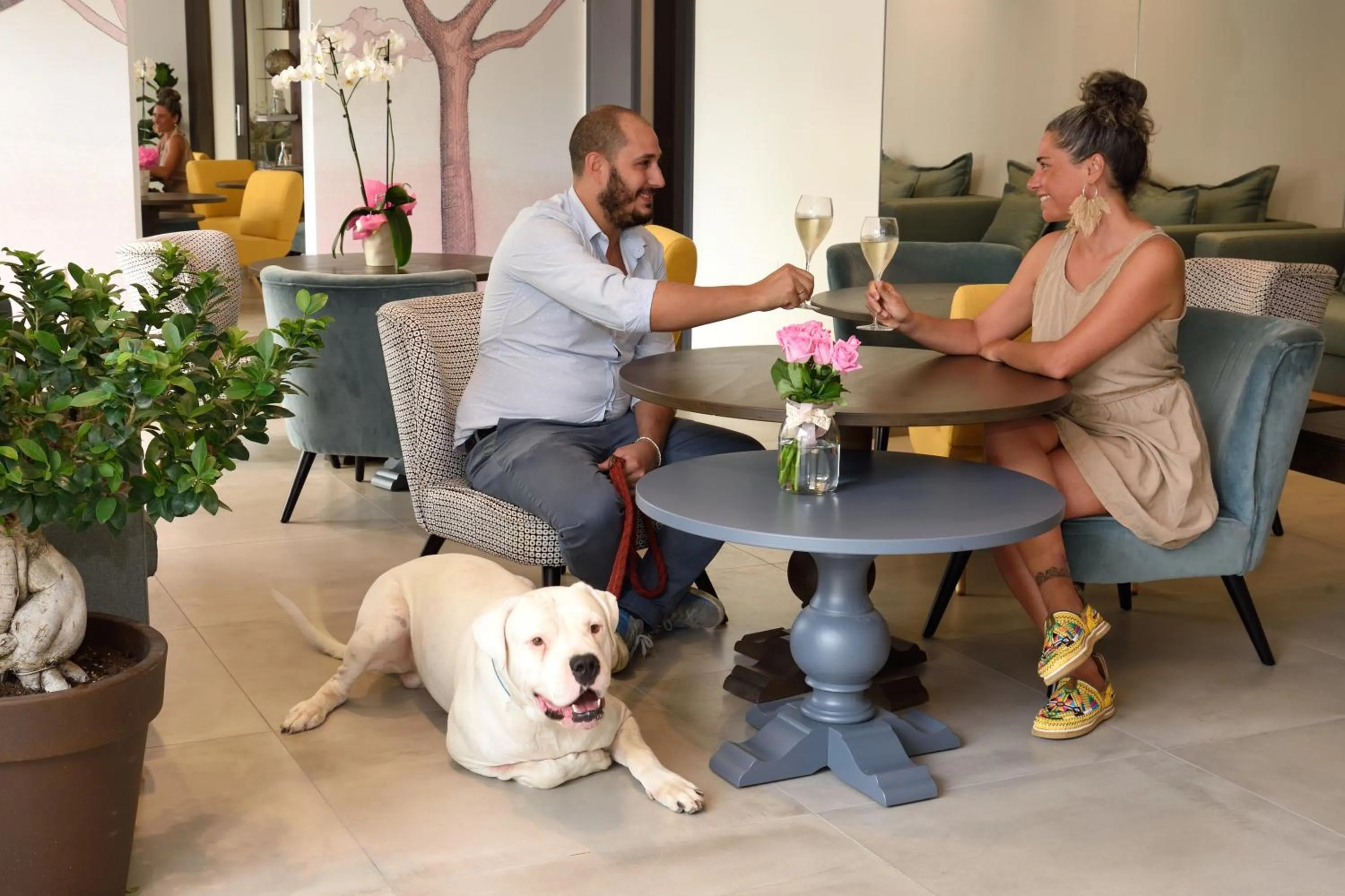 Communal lounge/ TV room in Hotel Abc